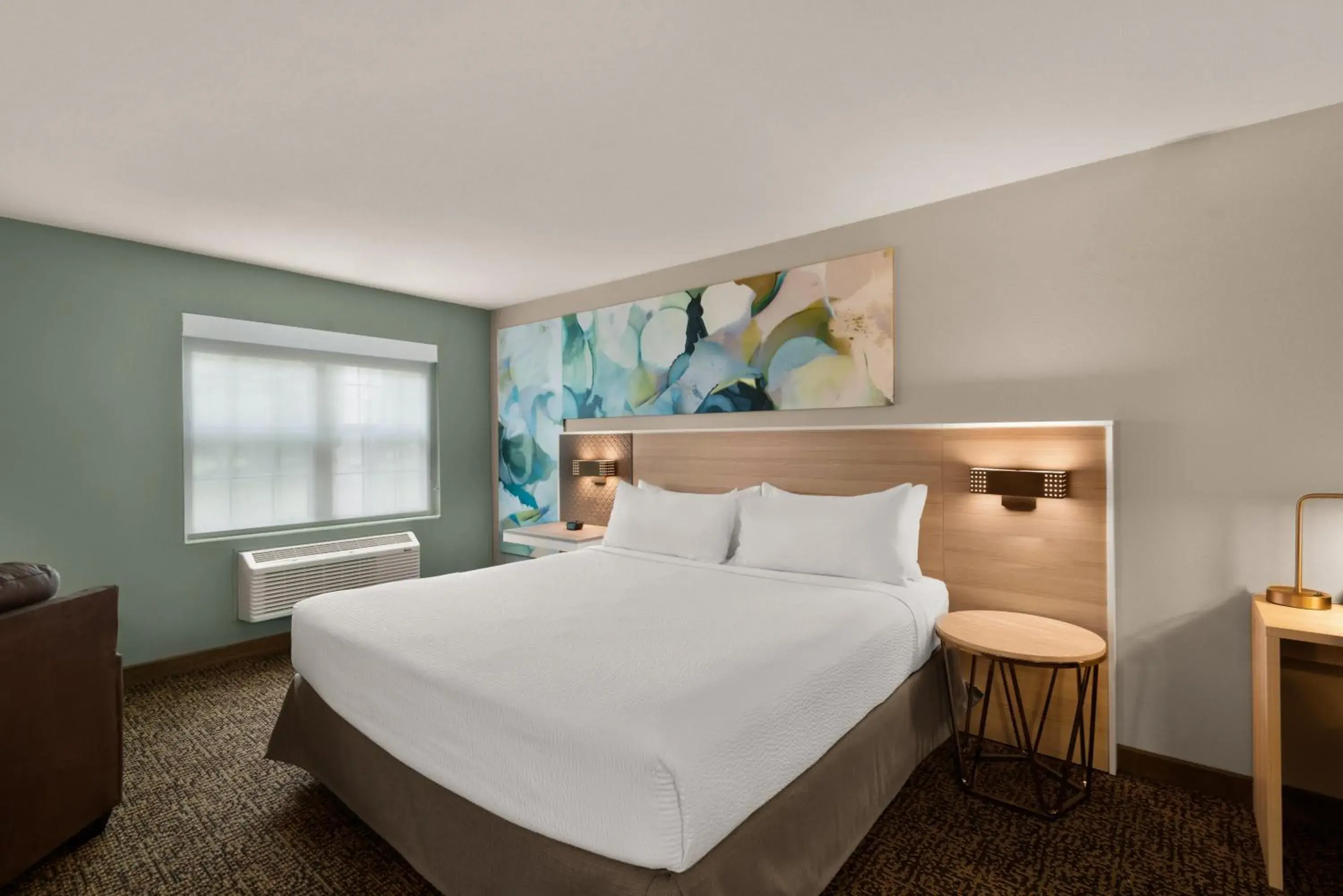 King Suite with Mobility Access and Bathtub with Grab Bars, Non-Smoking in Wyndham Garden Galena Hotel & Day Spa King Suite with Mobility Access and Bathtub with Grab Bars, Non-Smoking in Wyndham Garden Galena Hotel & Day Spa