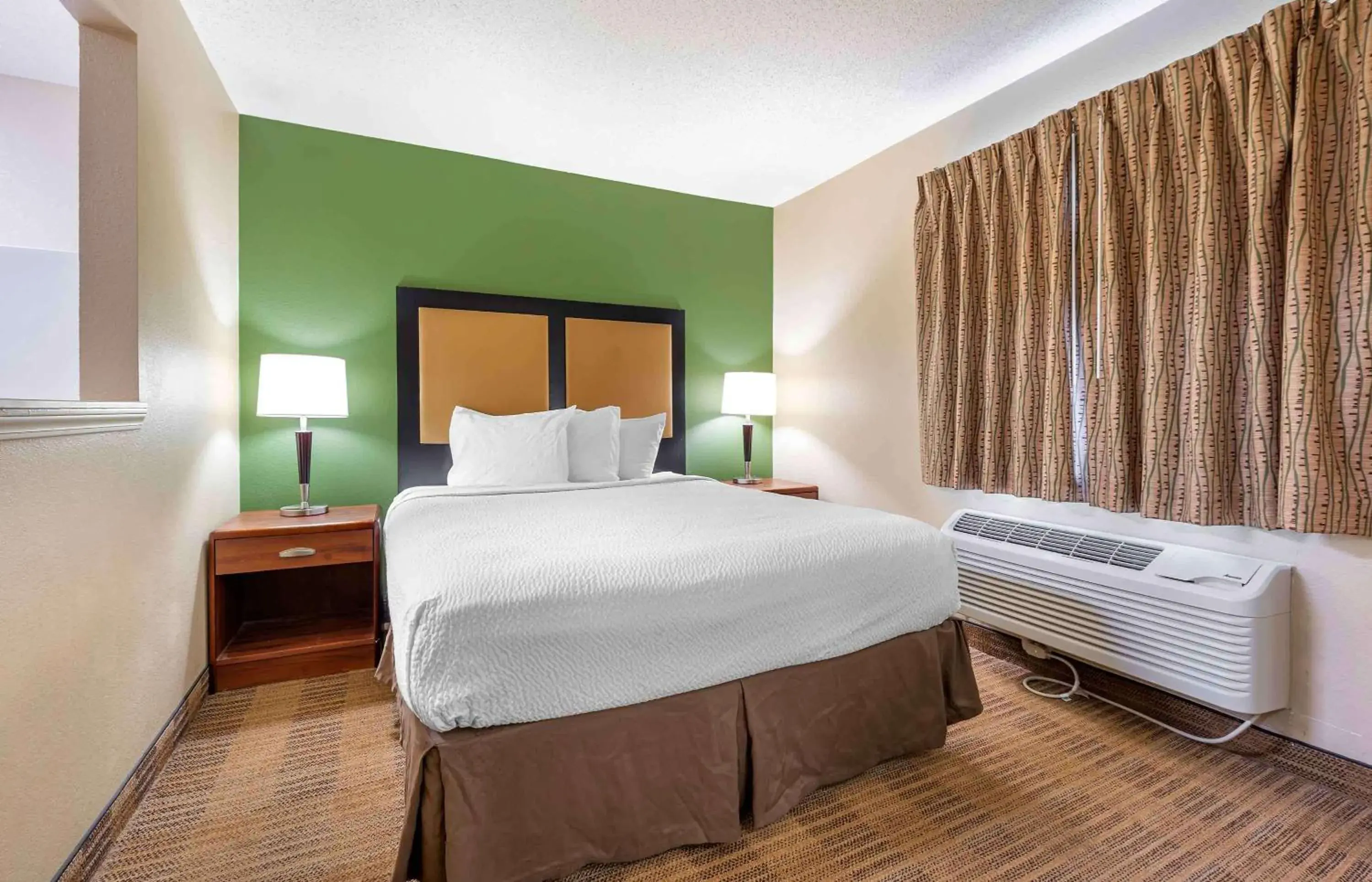 Deluxe Studio with 1 Queen Bed - Non-Smoking in Extended Stay America Suites - Dayton - Fairborn Deluxe Studio with 1 Queen Bed - Non-Smoking in Extended Stay America Suites - Dayton - Fairborn