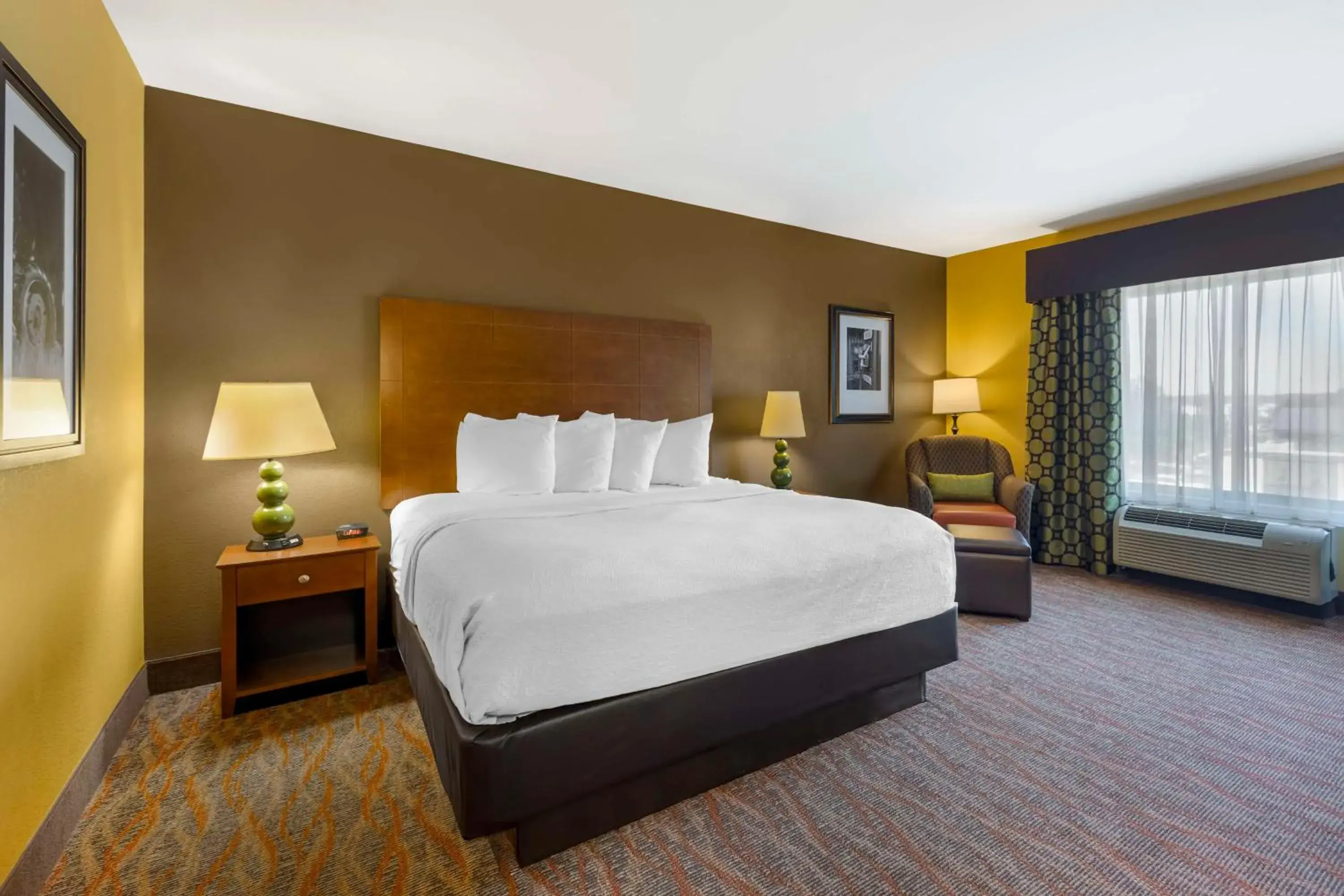 King Room - Non-Smoking in Best Western Plus Tupelo Inn & Suites King Room - Non-Smoking in Best Western Plus Tupelo Inn & Suites