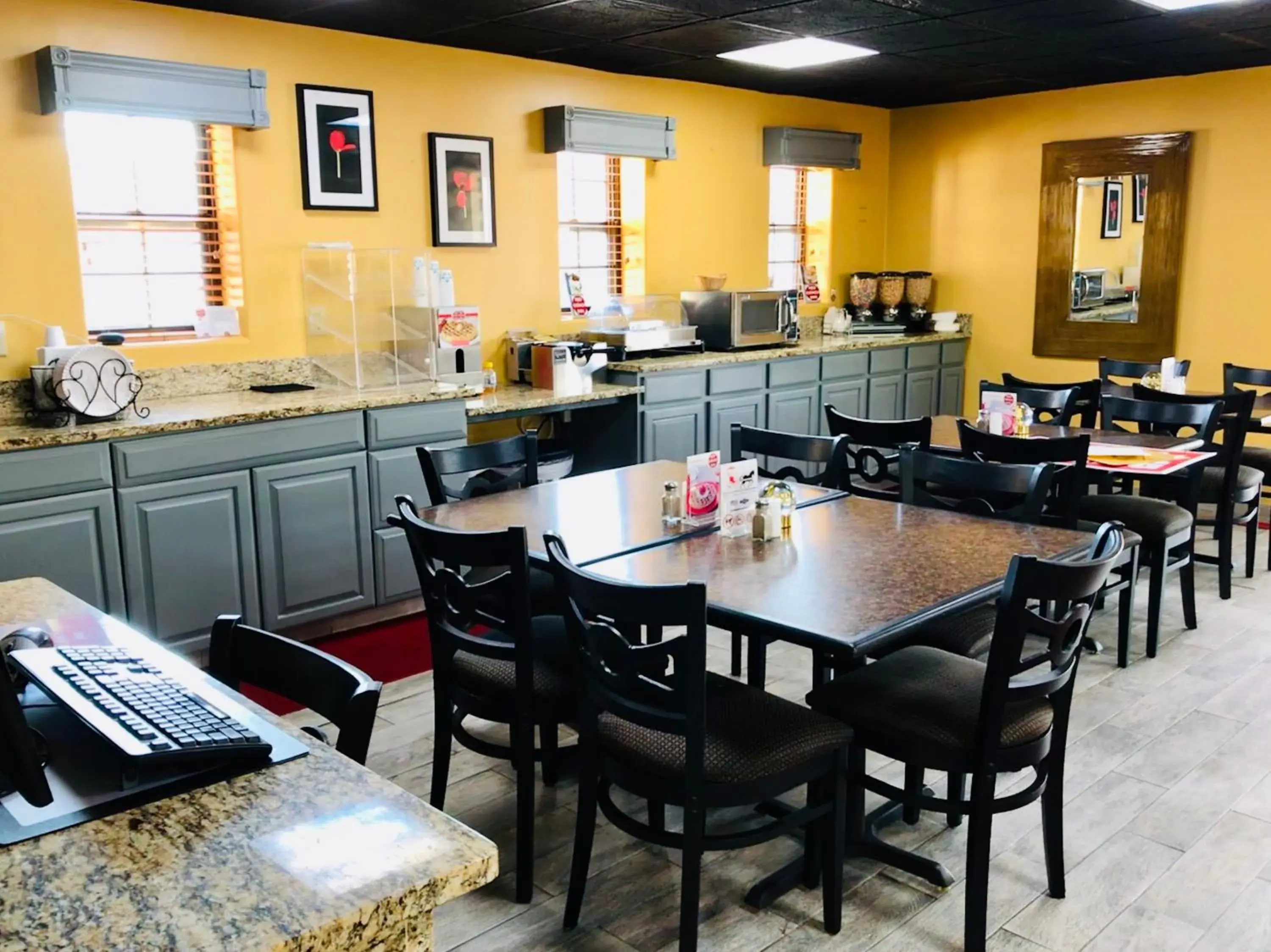 1 Queen Bed, Deluxe Room, Pool View, Non-Smoking in Baymont by Wyndham El Dorado 1 Queen Bed, Deluxe Room, Pool View, Non-Smoking in Baymont by Wyndham El Dorado