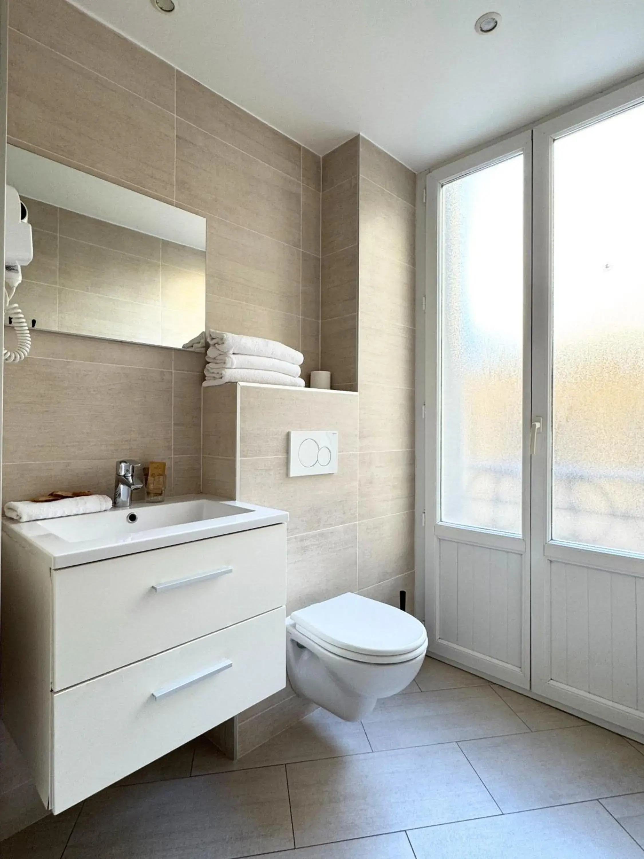 Triple Room in Trocadero Triple Room in Trocadero