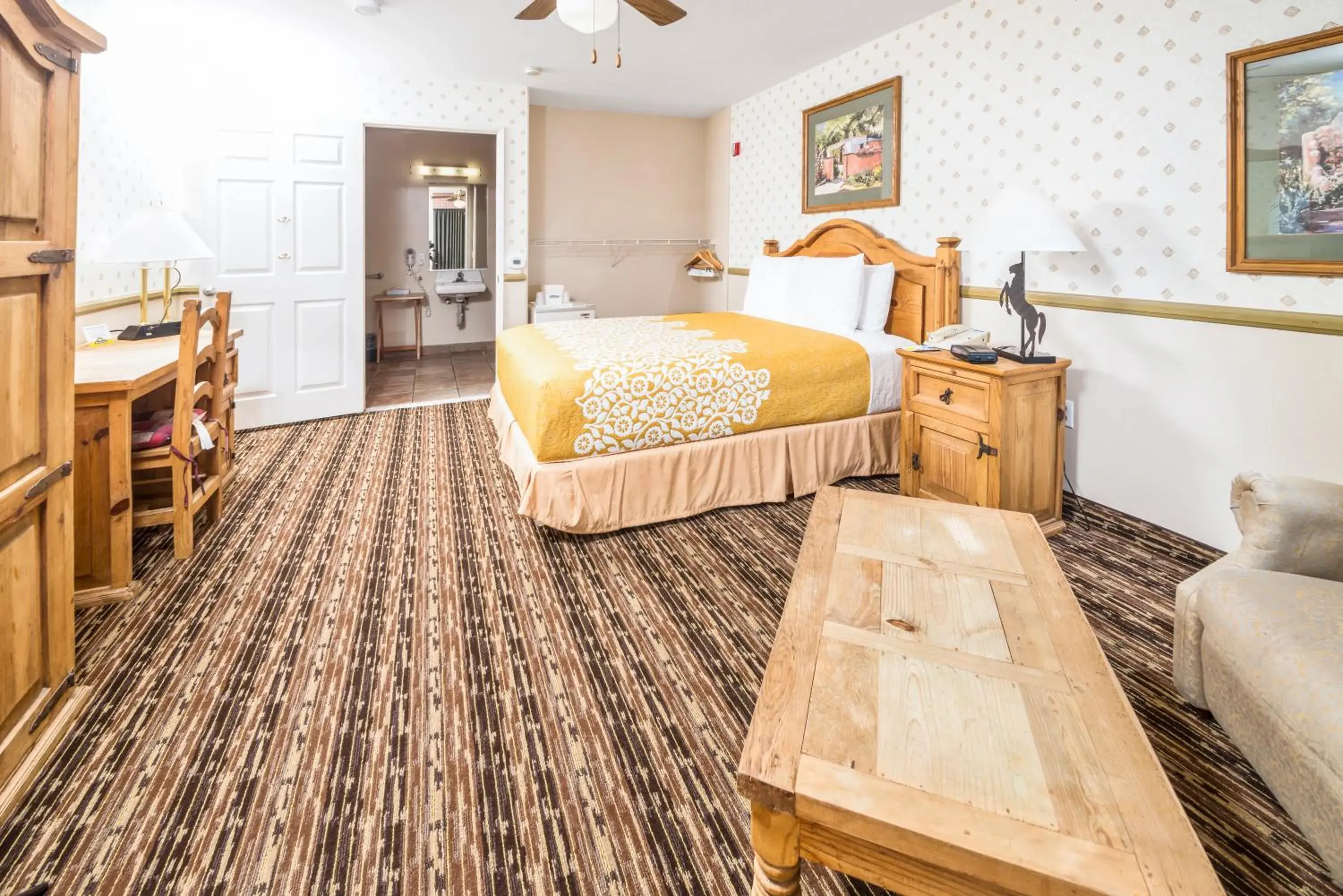 Queen Room with Bath Tub - Mobility Accessible/Non-Smoking in Days Inn by Wyndham Lebec Queen Room with Bath Tub - Mobility Accessible/Non-Smoking in Days Inn by Wyndham Lebec