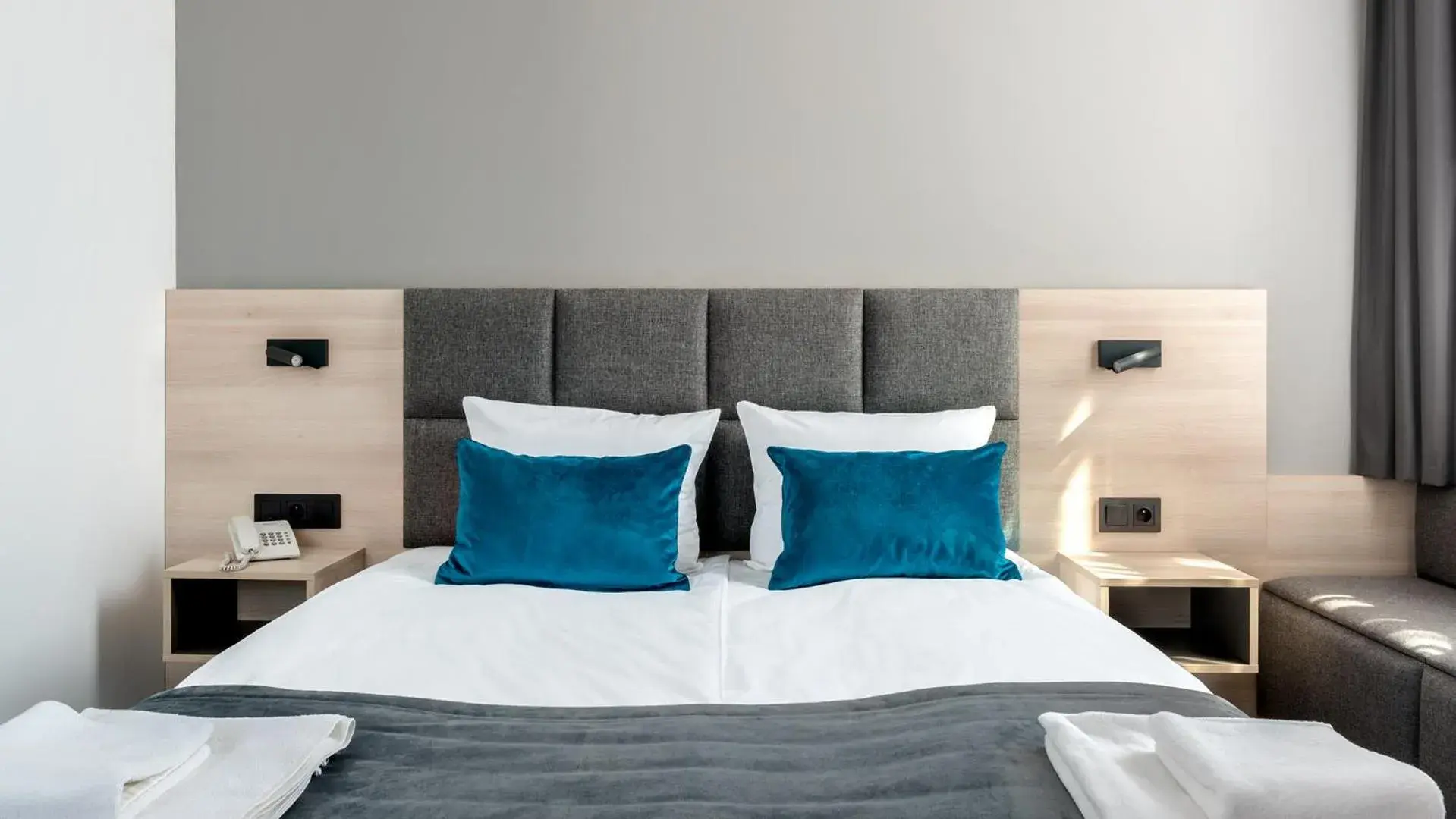 Pokój typu Standard z łóżkiem typu king size - 3 gwiazdki in Korona Gold - Korona Hotel Wrocław Pokój typu Standard z łóżkiem typu king size - 3 gwiazdki in Korona Gold - Korona Hotel Wrocław