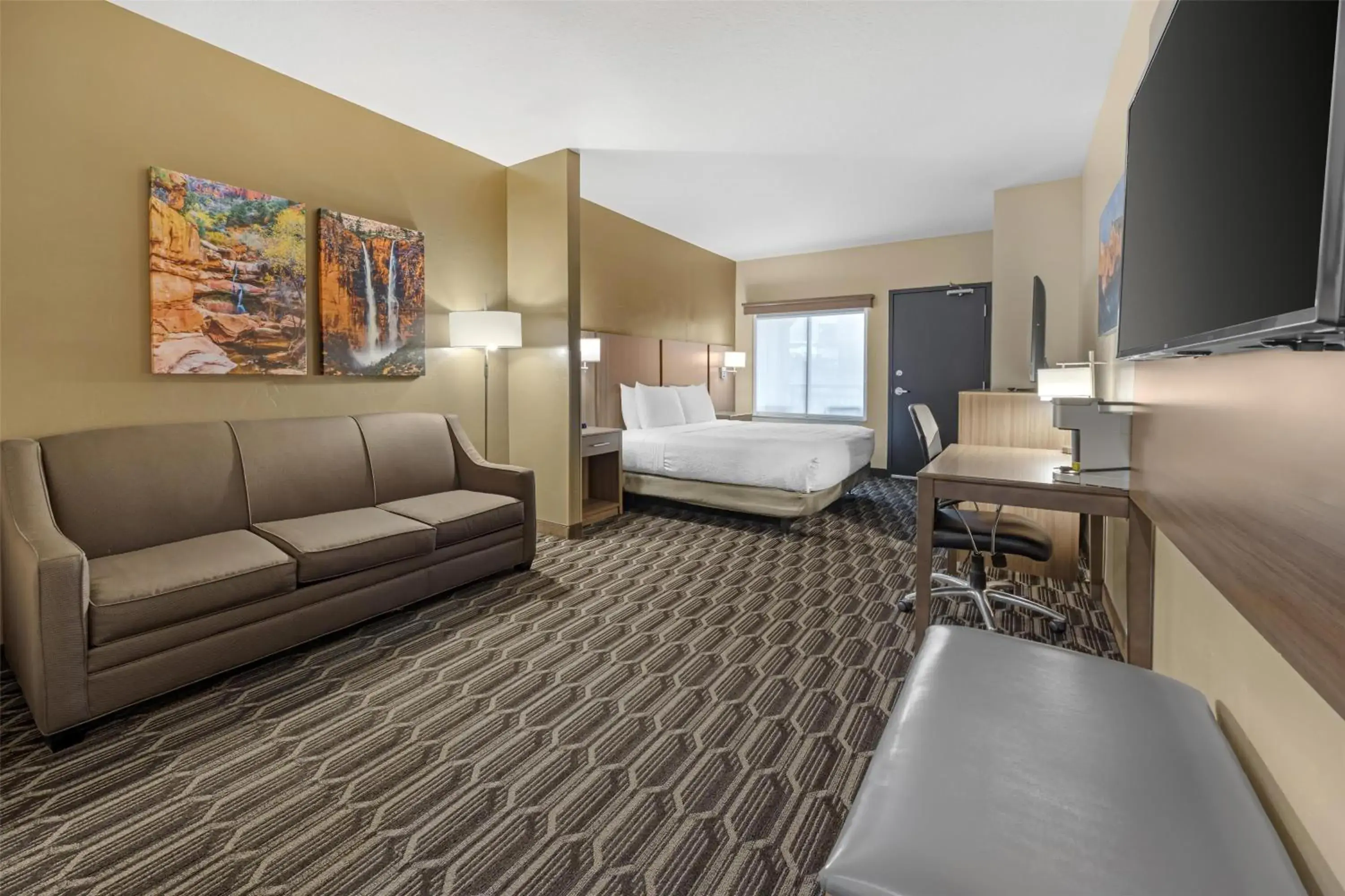 King Room with Sofa Bed and Roll-In Shower - Disability Access in Best Western Plus Zion Canyon Inn & Suites King Room with Sofa Bed and Roll-In Shower - Disability Access in Best Western Plus Zion Canyon Inn & Suites