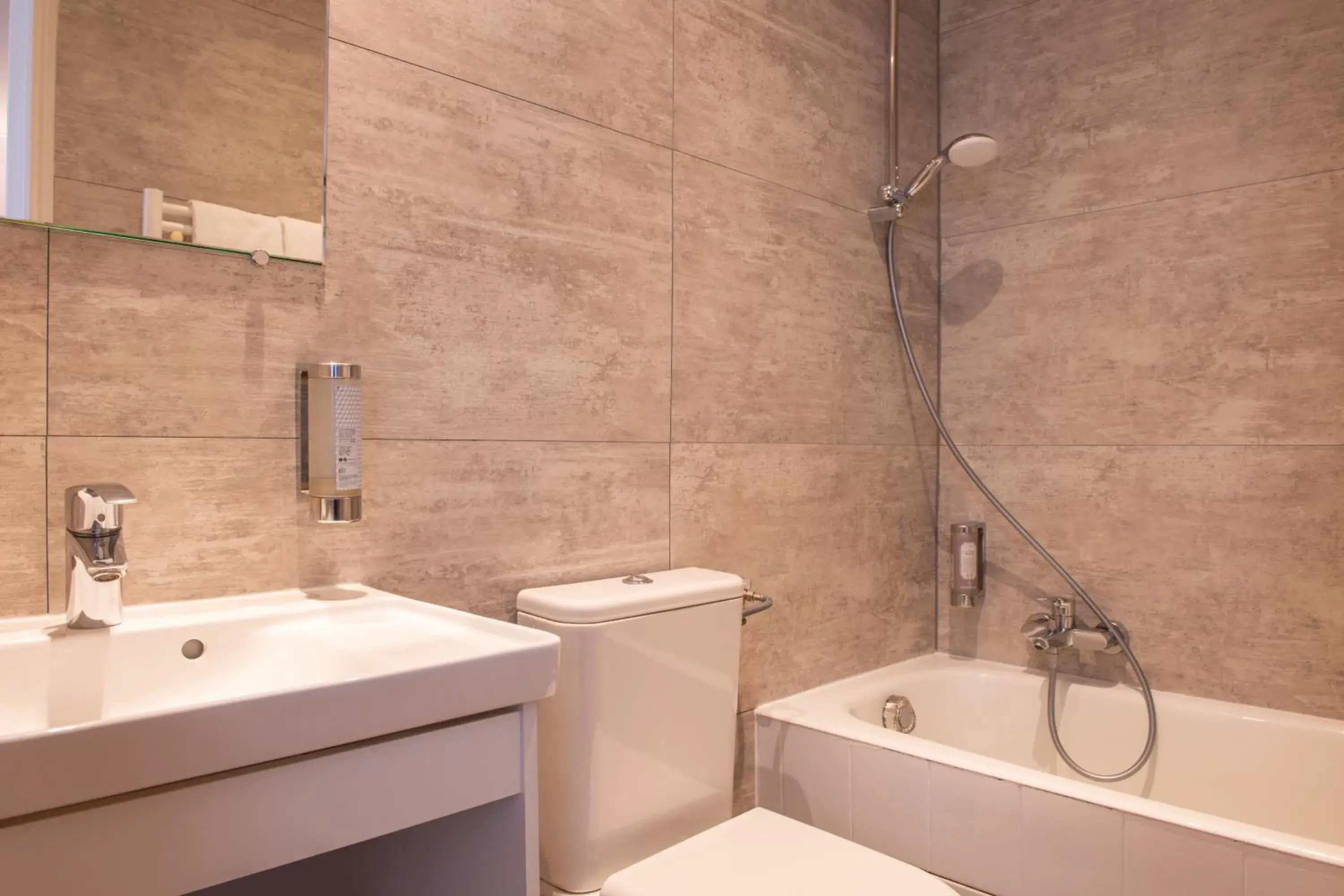 Superior Double Room in Hôtel Istria by Magna Arbor Superior Double Room in Hôtel Istria by Magna Arbor