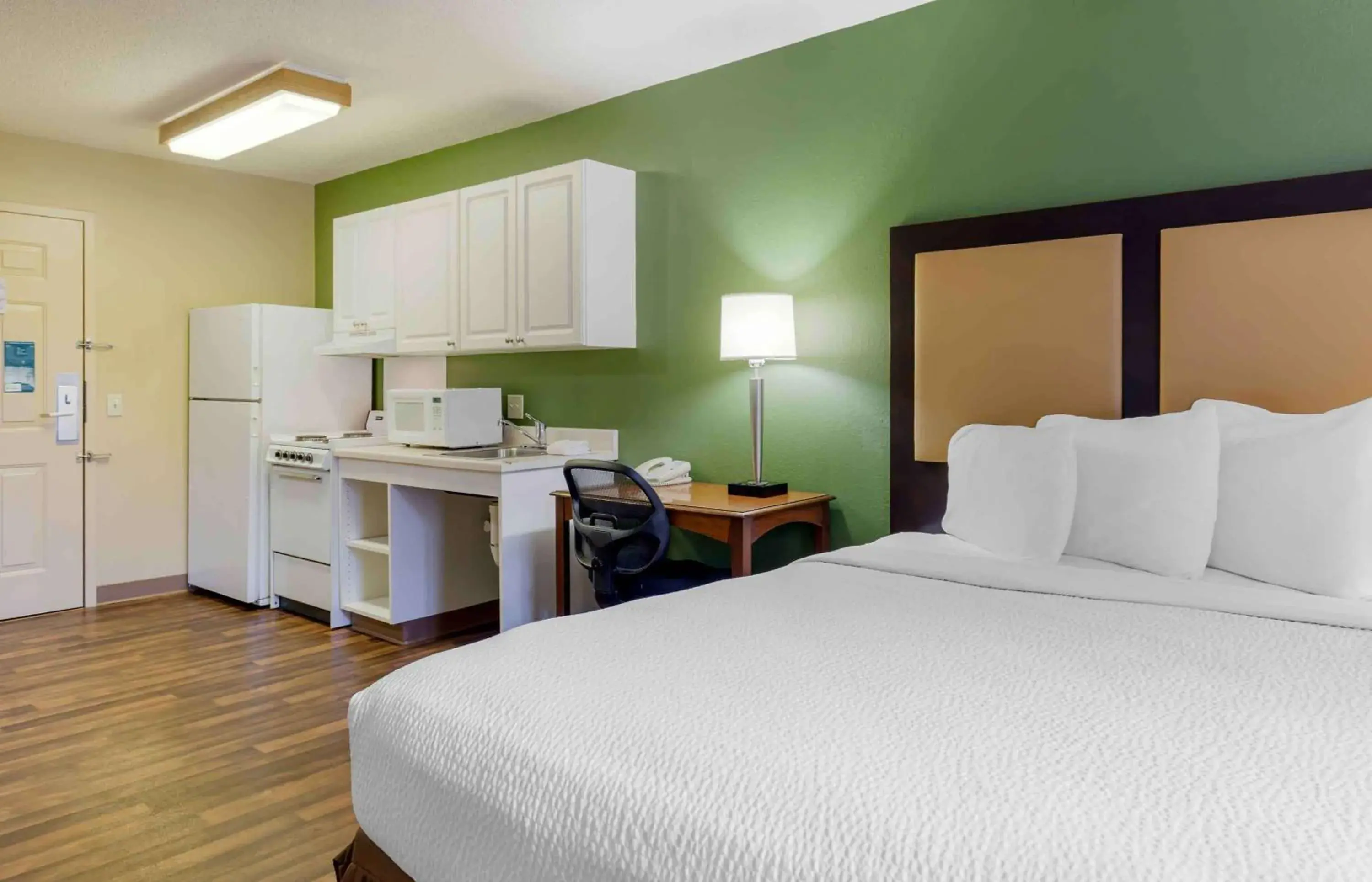Queen studio with 1 Queen Bed - Disability Access/Non-Smoking in Extended Stay America Suites - Fayetteville - Fort Bragg Queen studio with 1 Queen Bed - Disability Access/Non-Smoking in Extended Stay America Suites - Fayetteville - Fort Bragg