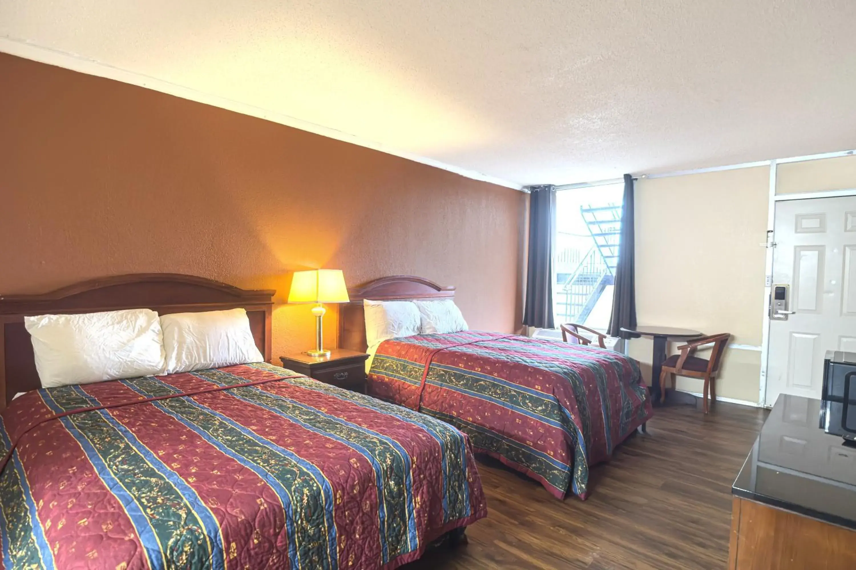 2 Queen Beds Non-Smoking in OYO Hotel Vienna I-75 2 Queen Beds Non-Smoking in OYO Hotel Vienna I-75