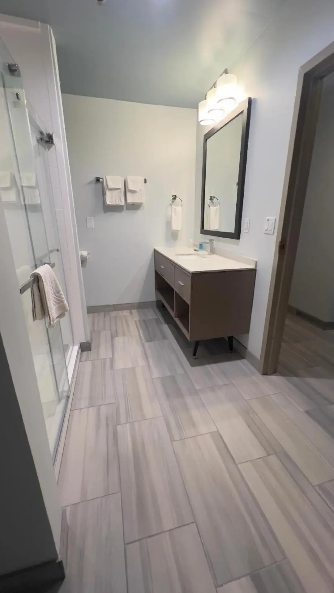 Deluxe King Suite in Best Western Manchester Deluxe King Suite in Best Western Manchester