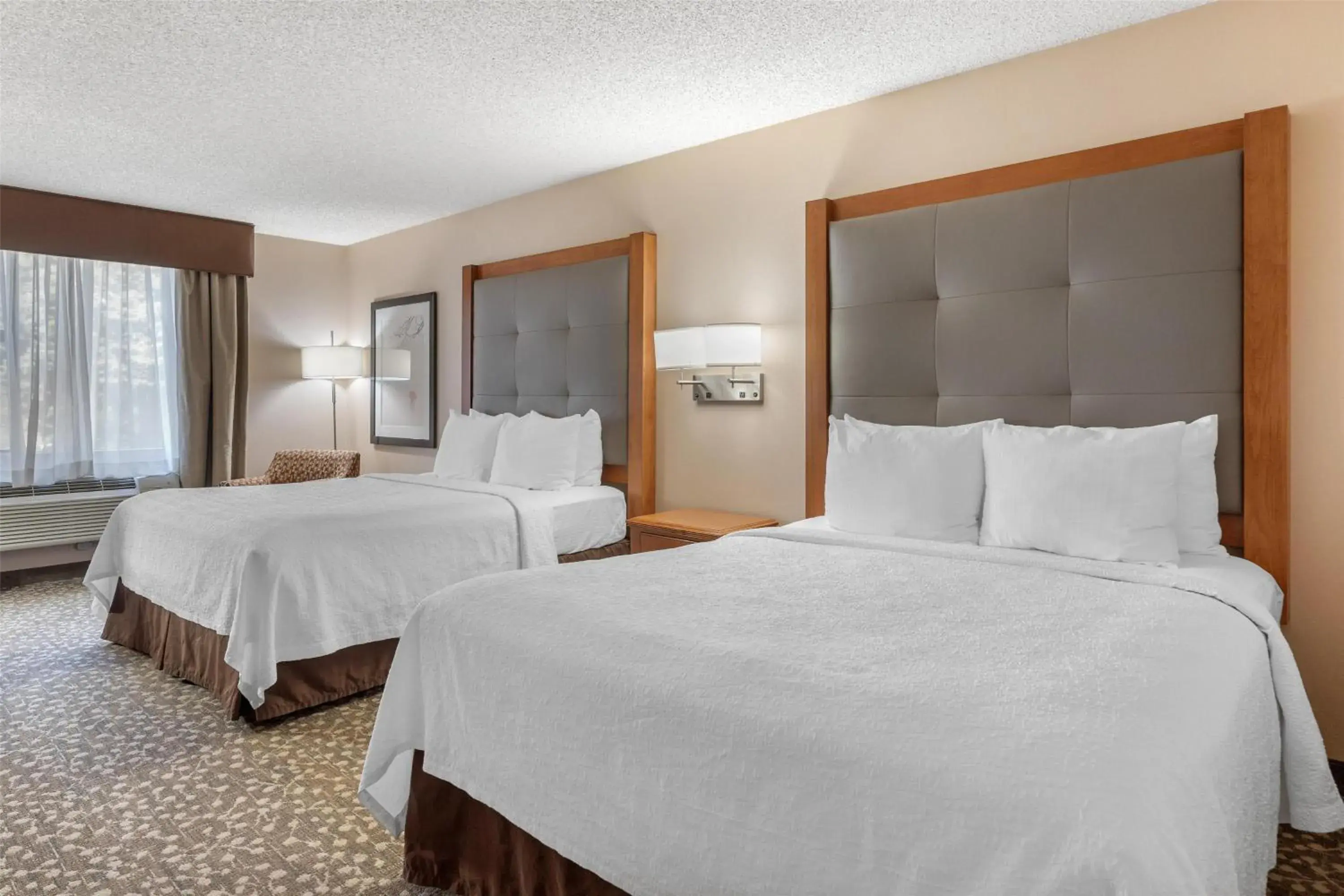 Queen Room with Two Queen Beds in Best Western Plus Oak Harbor Hotel & Conference Center Queen Room with Two Queen Beds in Best Western Plus Oak Harbor Hotel & Conference Center