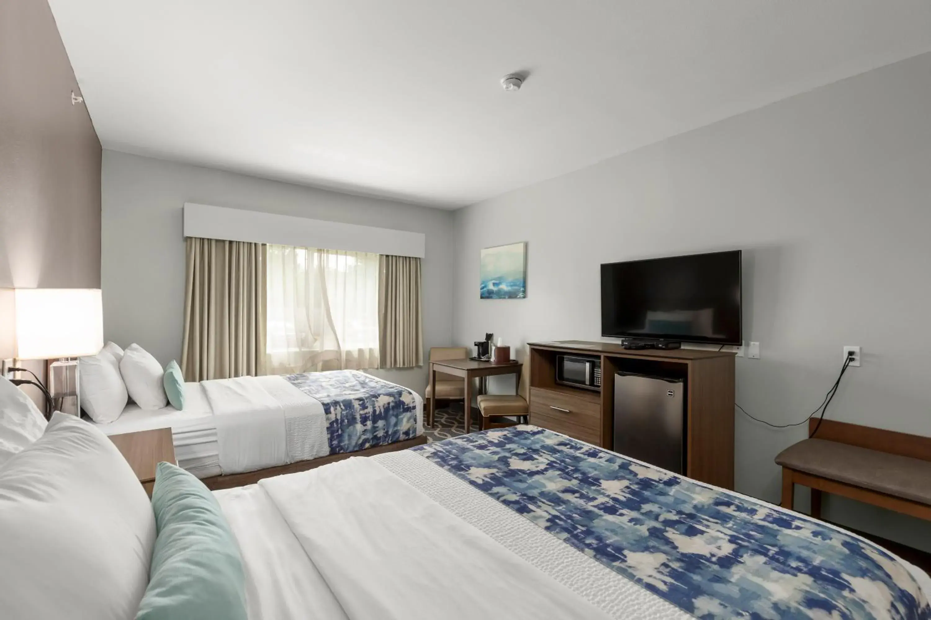 Queen Room with Two Queen Beds with Hearing Accessible Roll-In Shower - Non-Smoking in Wingate by Wyndham Humble/Houston Intercontinental Airport Queen Room with Two Queen Beds with Hearing Accessible Roll-In Shower - Non-Smoking in Wingate by Wyndham Humble/Houston Intercontinental Airport