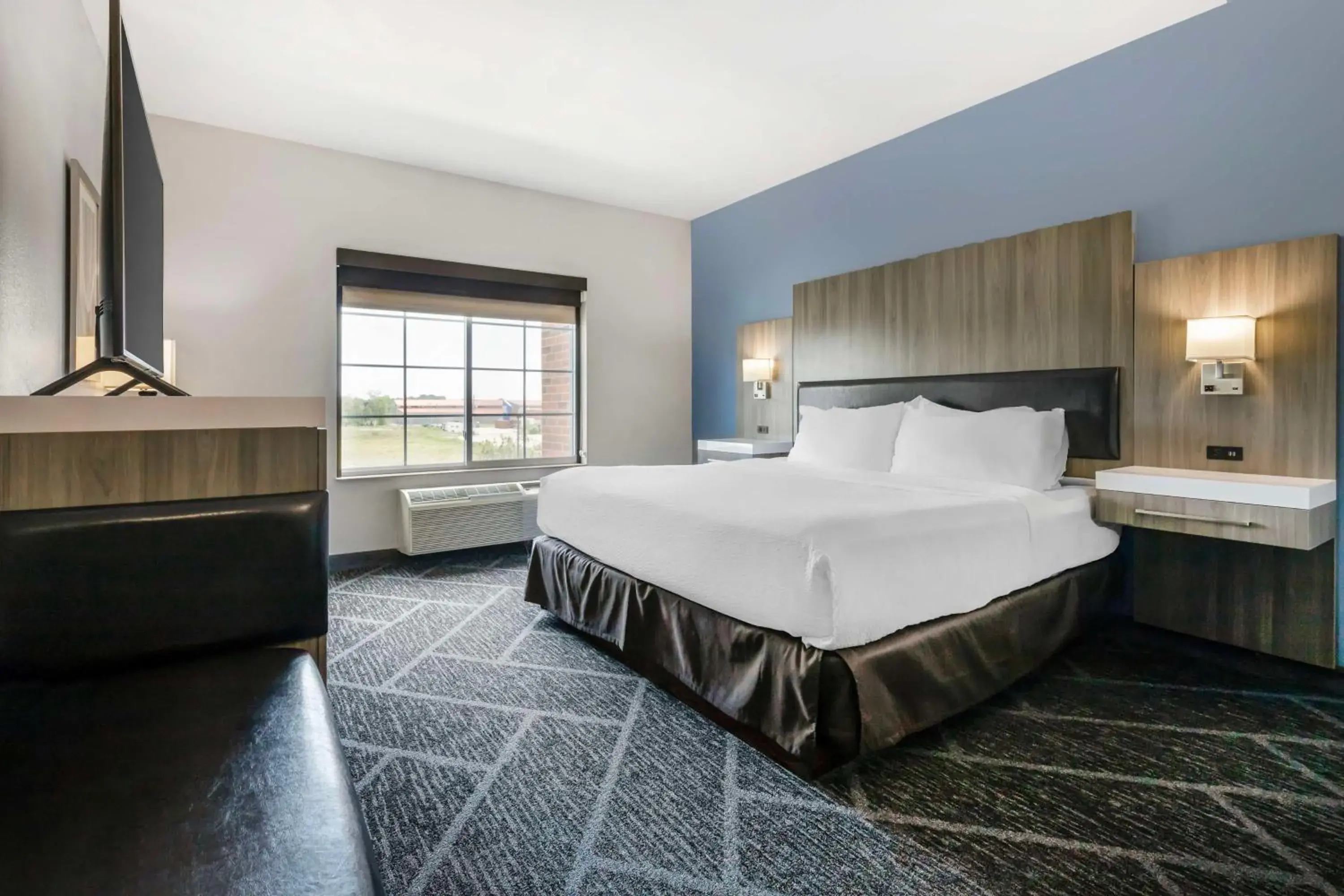 King Room with Mobility Accessible Roll-In Shower in Best Western Plus Appleton Airport Mall Hotel King Room with Mobility Accessible Roll-In Shower in Best Western Plus Appleton Airport Mall Hotel