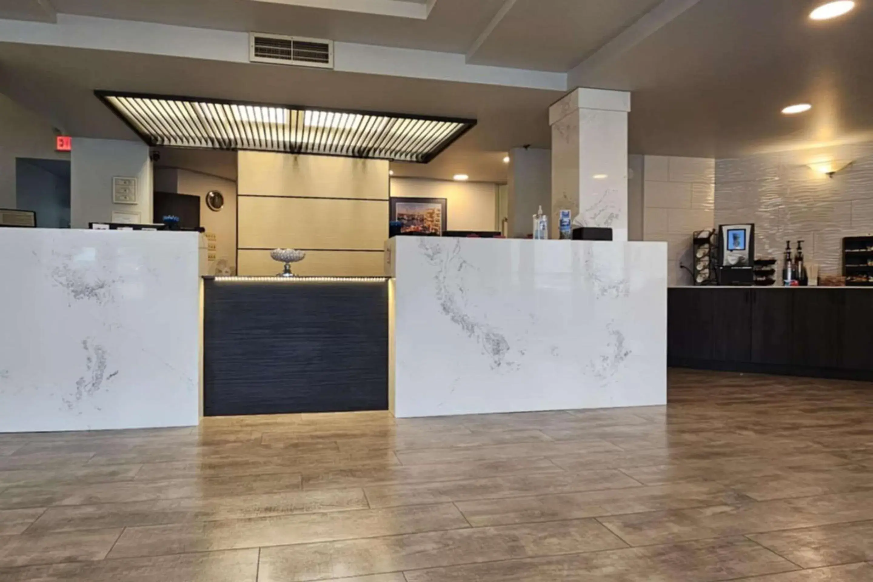 Edgewater Inn and Suites, an Ascend Collection Hotel Edgewater Inn and Suites, an Ascend Collection Hotel