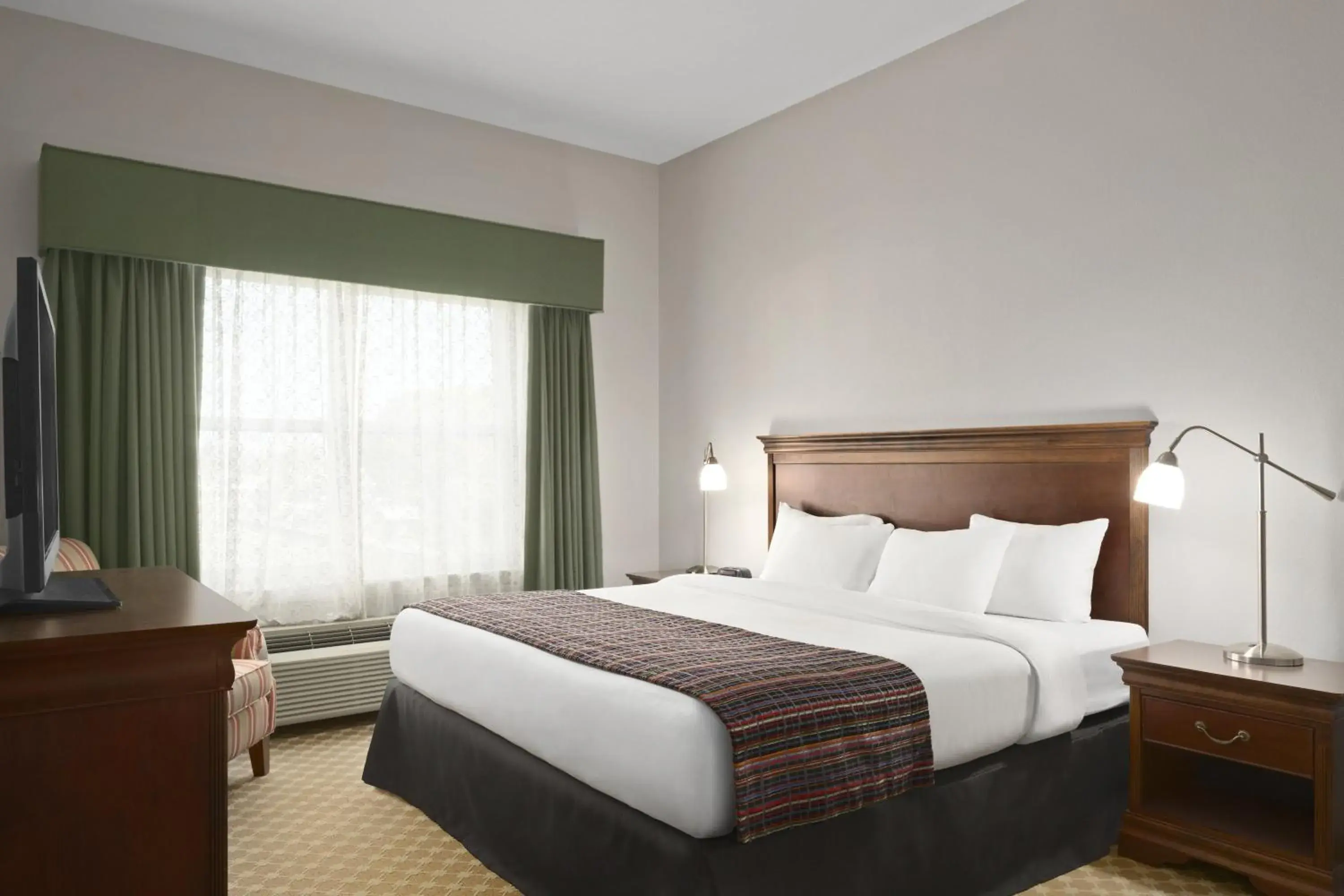 King Room with Roll-in Shower - Disability Access/Non-Smoking in Country Inn & Suites by Radisson, Gettysburg, PA King Room with Roll-in Shower - Disability Access/Non-Smoking in Country Inn & Suites by Radisson, Gettysburg, PA