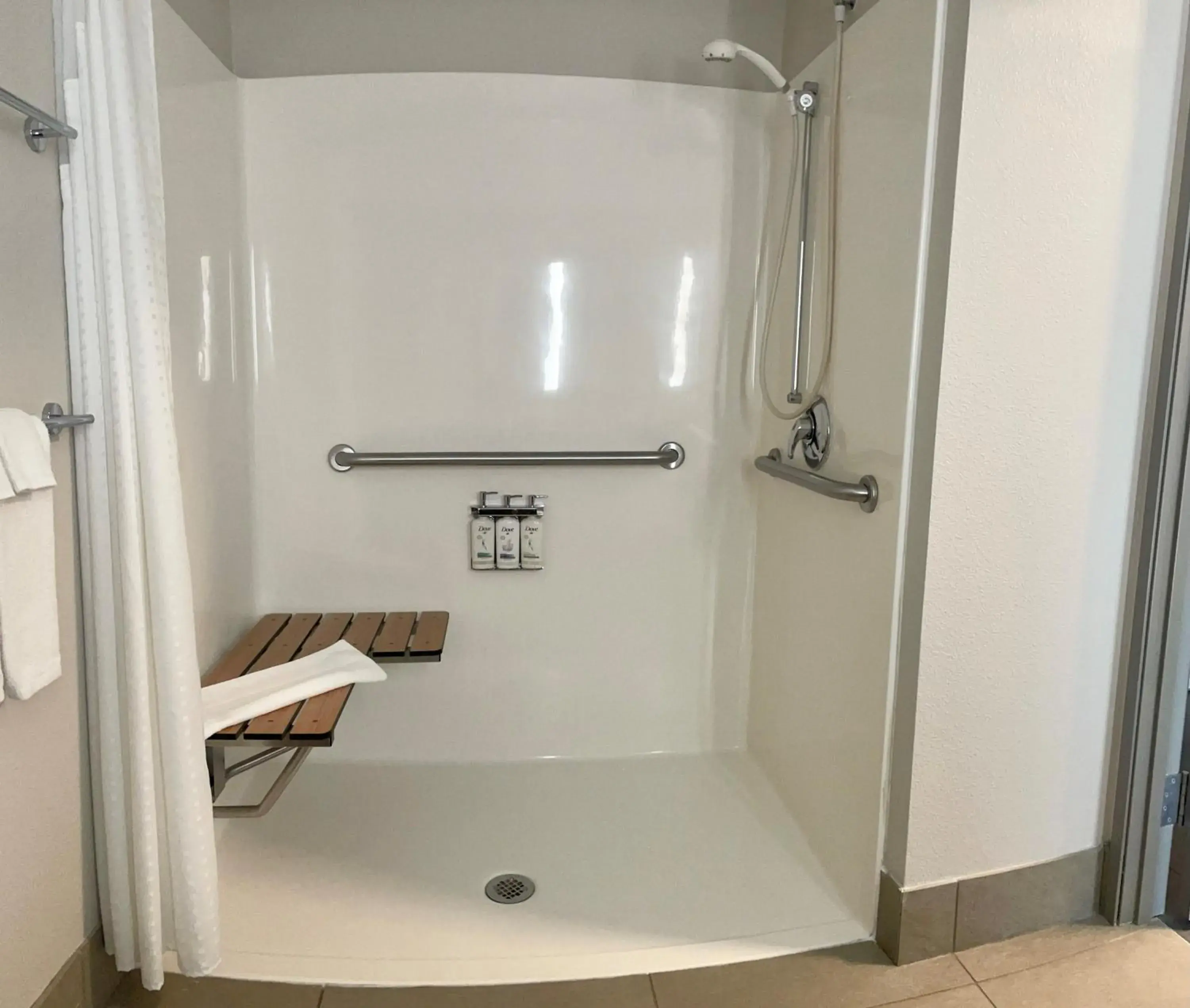 Standard King Room with Mobility Accessible Roll-In Shower in Holiday Inn Express & Suites Marquette by IHG Standard King Room with Mobility Accessible Roll-In Shower in Holiday Inn Express & Suites Marquette by IHG