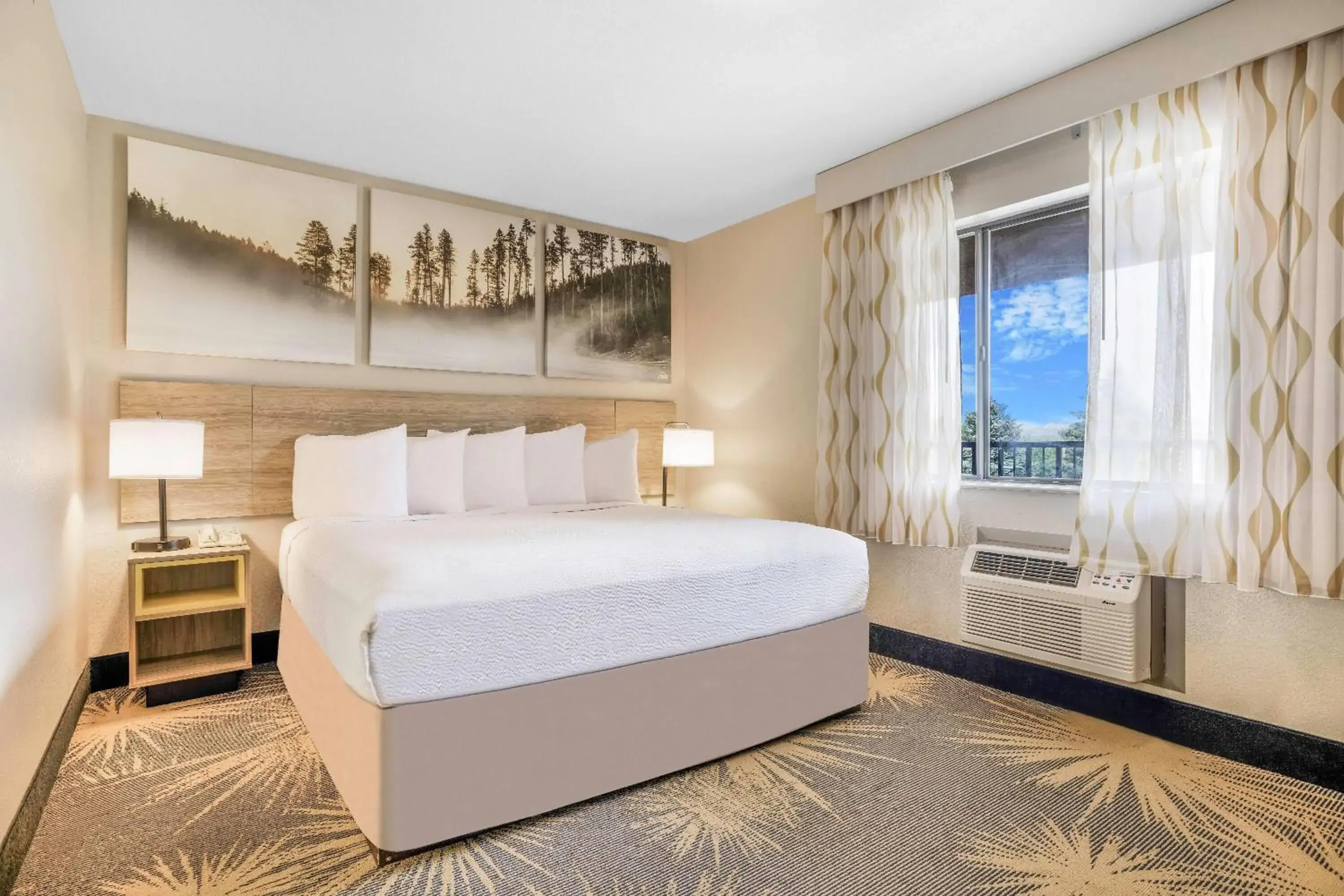 Standard King Room - Smoking in Days Inn by Wyndham Cortez Standard King Room - Smoking in Days Inn by Wyndham Cortez