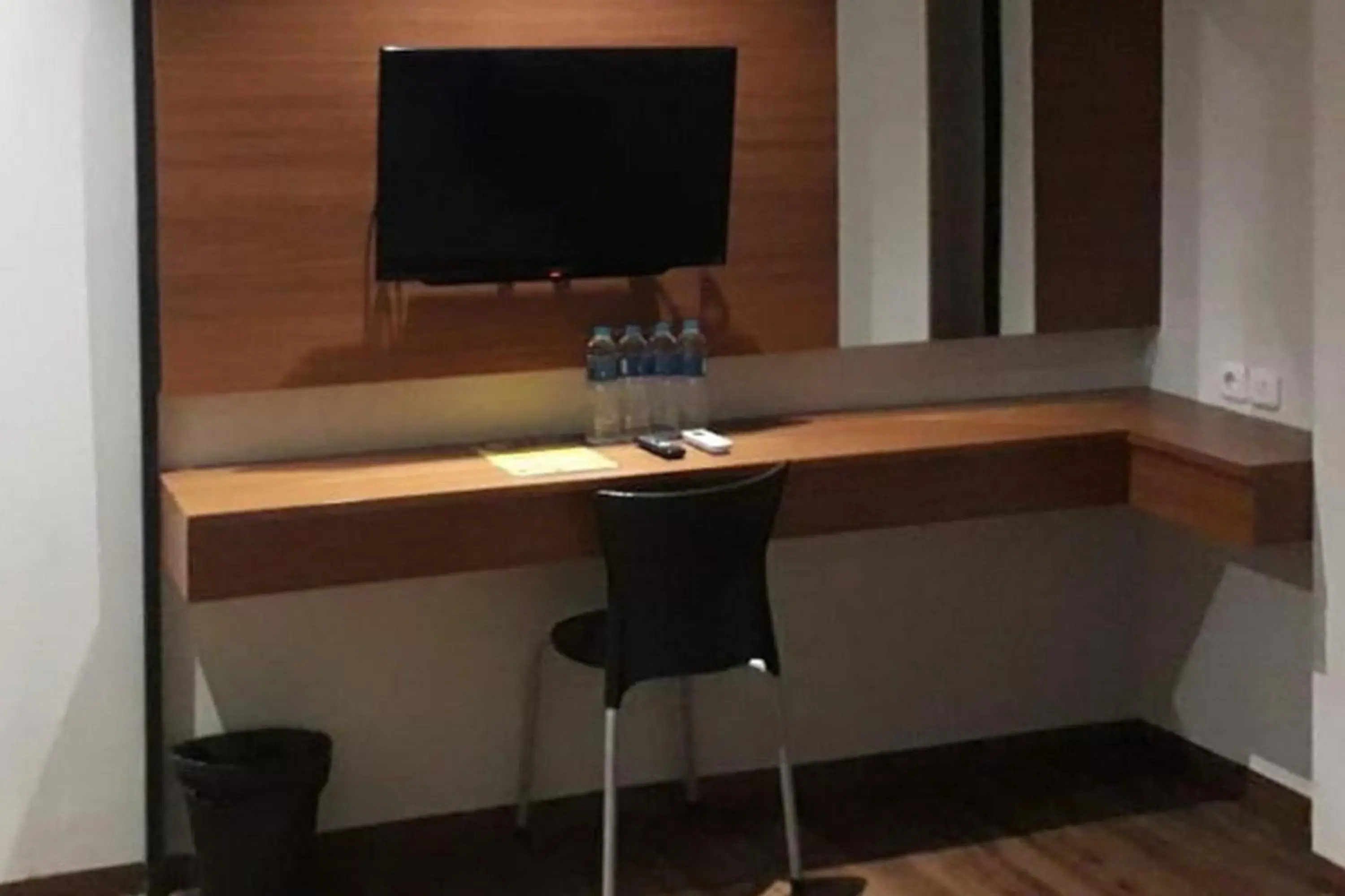 Family Room in RedDoorz Plus @ Doorman Guest House Family Room in RedDoorz Plus @ Doorman Guest House