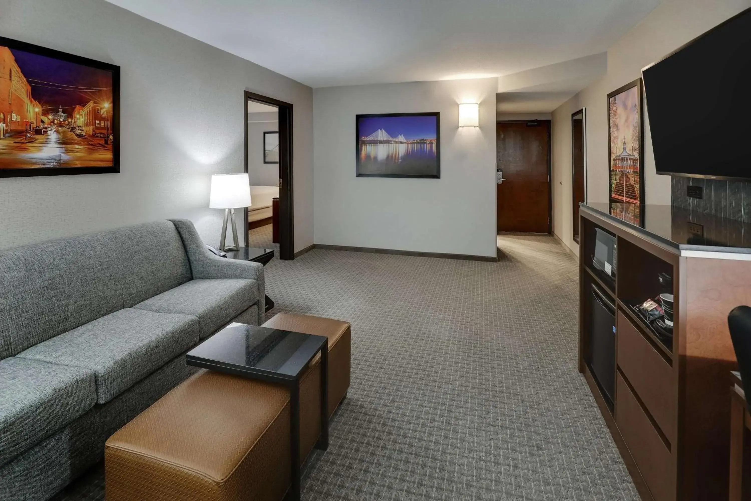 Superior Suite in Drury Inn & Suites Cape Girardeau Superior Suite in Drury Inn & Suites Cape Girardeau