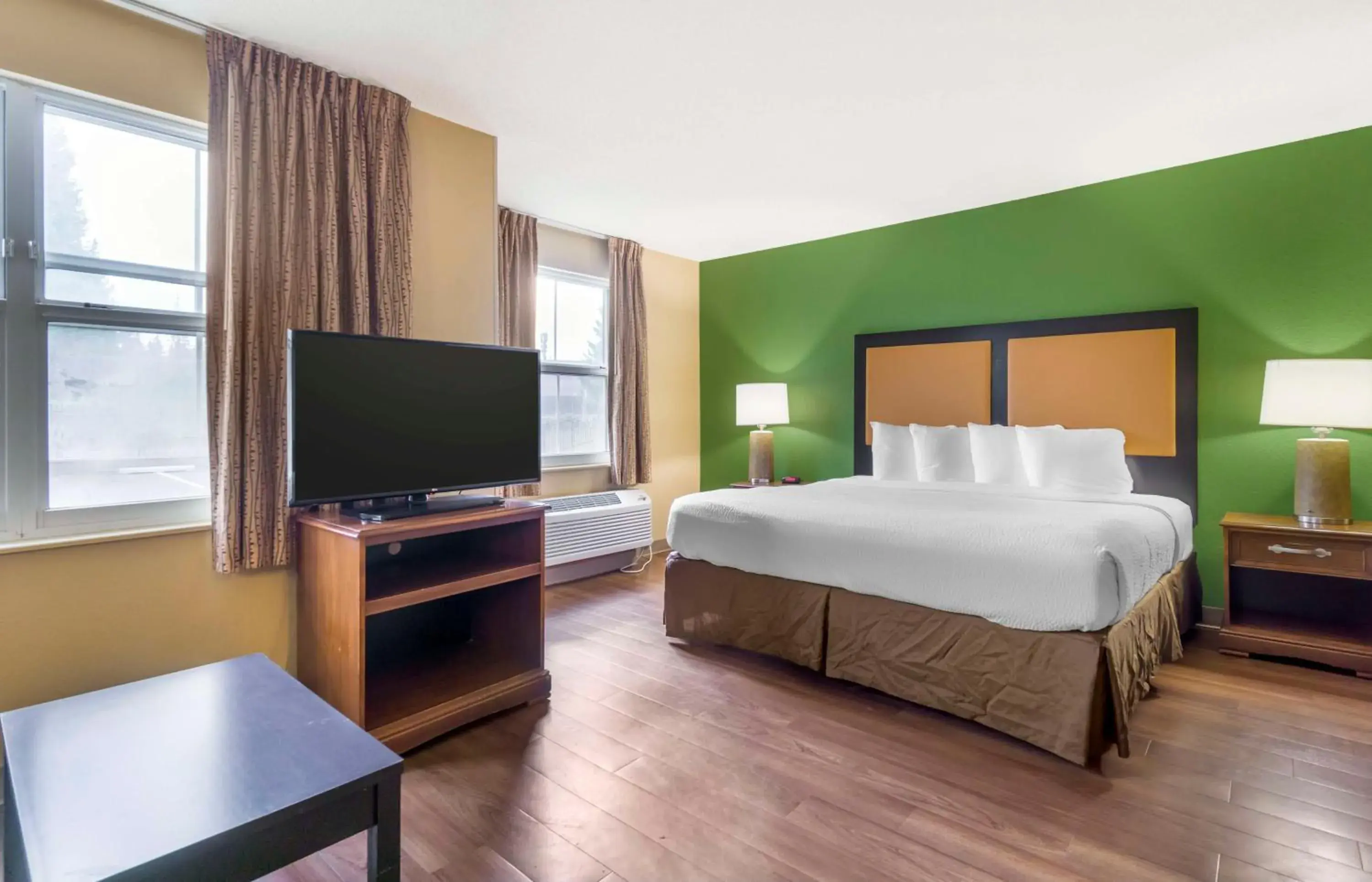 Deluxe Studio with 1 King Bed - Non-Smoking in Extended Stay America Suites - Seattle - Everett - Silverlake Deluxe Studio with 1 King Bed - Non-Smoking in Extended Stay America Suites - Seattle - Everett - Silverlake