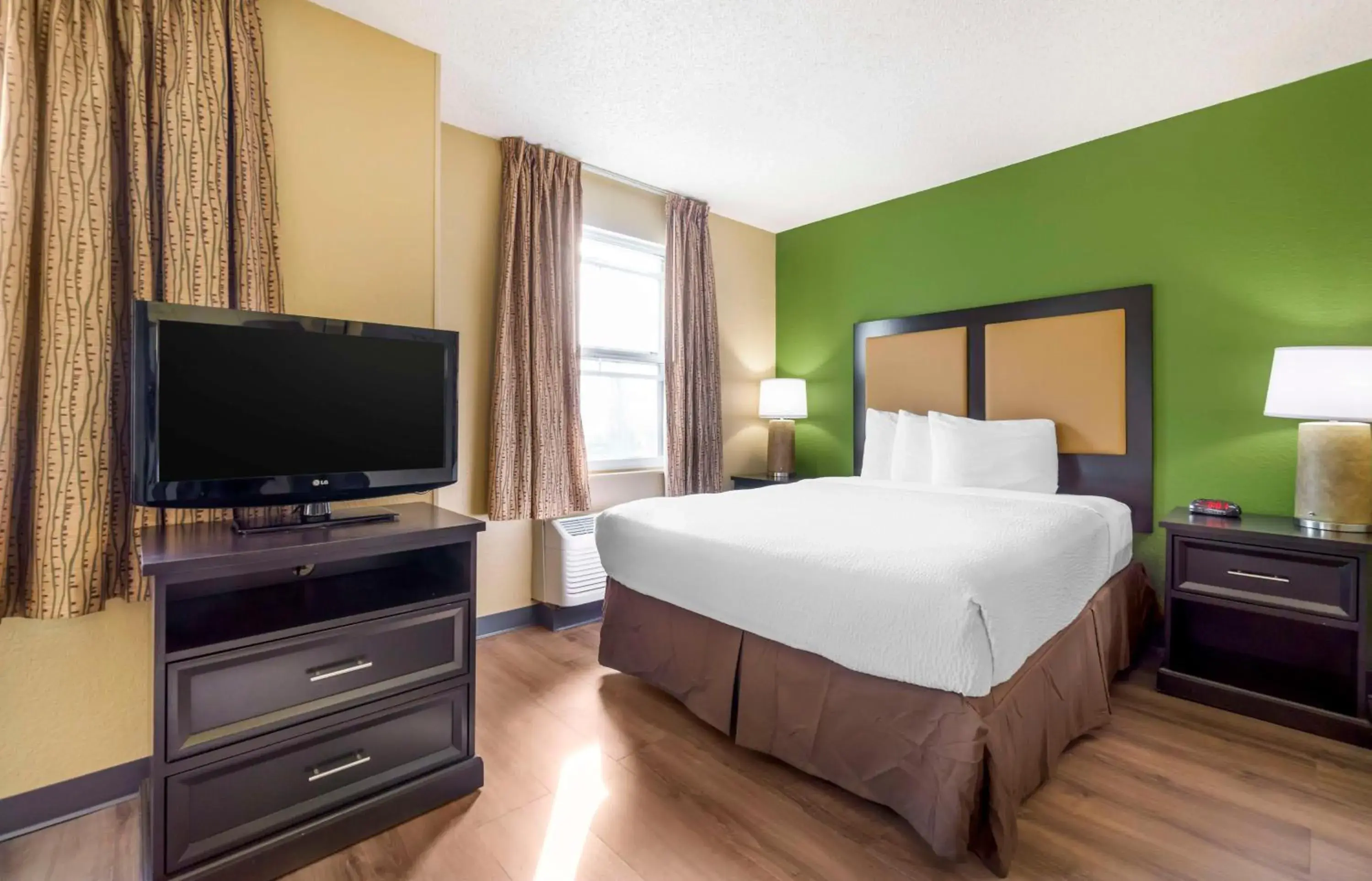 Deluxe Studio with 1 Queen Bed - Non-Smoking in Extended Stay America Suites - Seattle - Everett - Silverlake Deluxe Studio with 1 Queen Bed - Non-Smoking in Extended Stay America Suites - Seattle - Everett - Silverlake