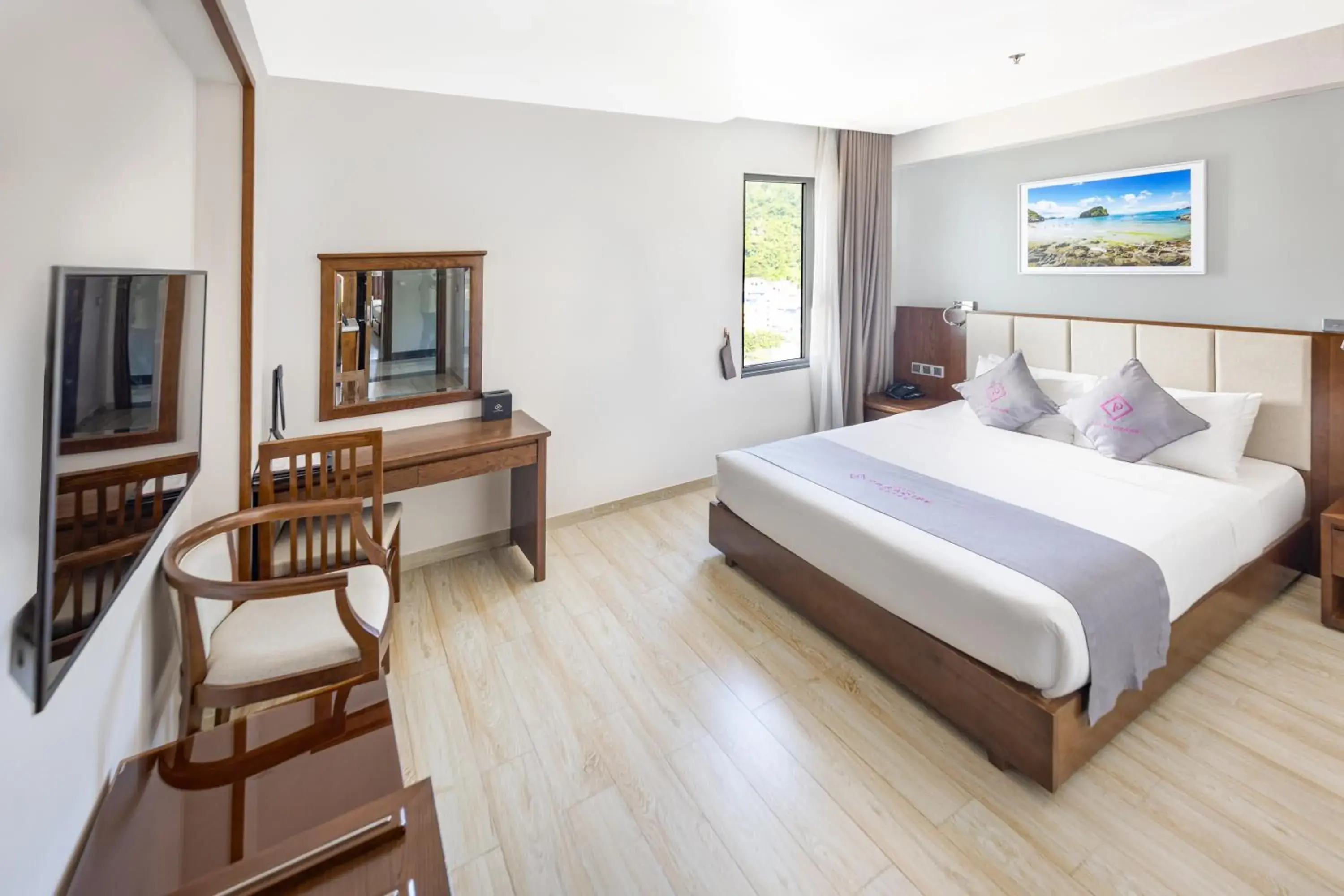 Superior Double Room in Cat ba Paradise Hotel - Sky Bar & Massage Superior Double Room in Cat ba Paradise Hotel - Sky Bar & Massage