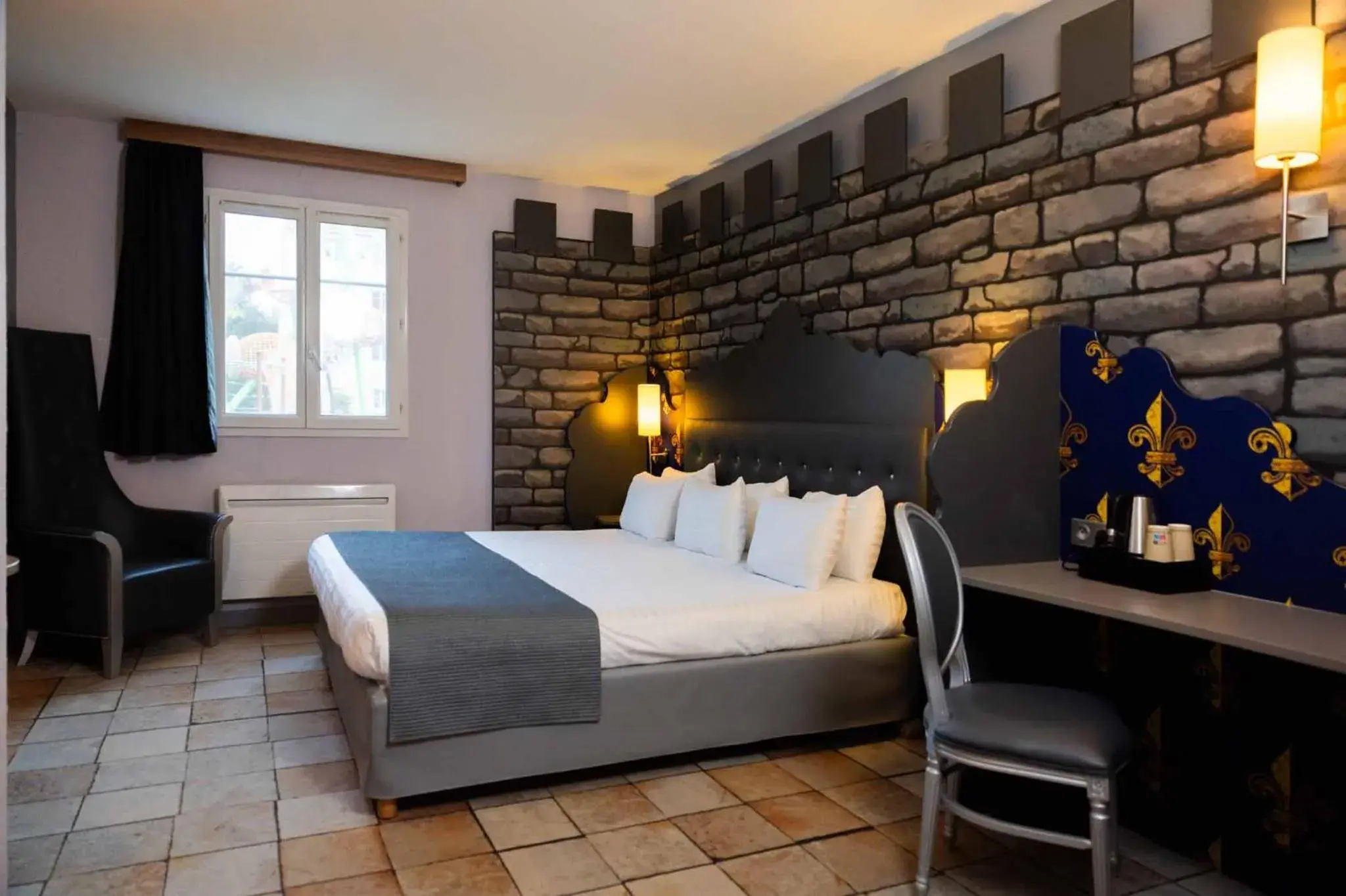 Knight Suite in Explorers Hotel Marne-la-Vallée Knight Suite in Explorers Hotel Marne-la-Vallée