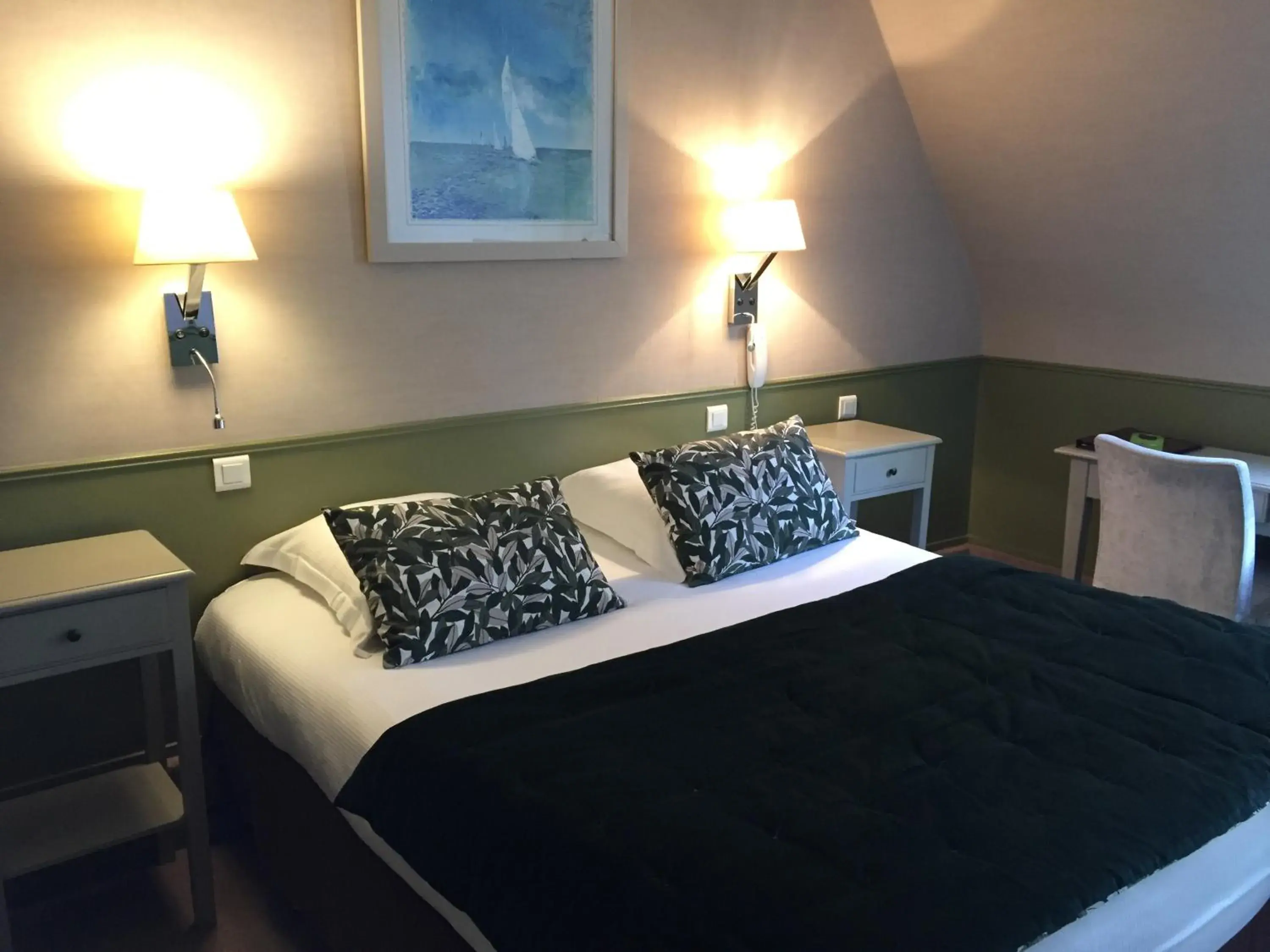 Charm Triple Room in Hotel Ajoncs d'Or Charm Triple Room in Hotel Ajoncs d'Or