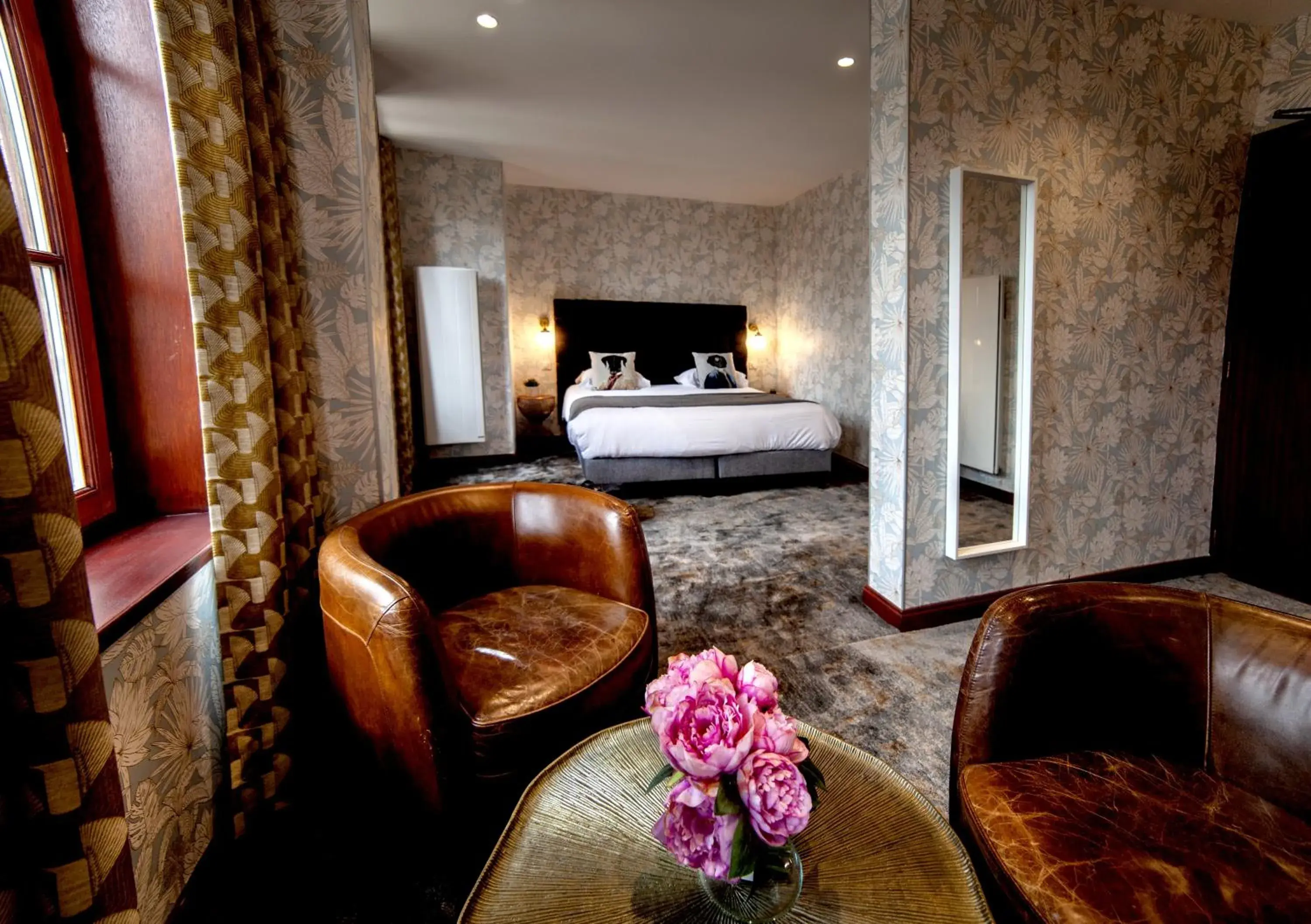 Superior Double Room in Logis Hôtel & Restaurant - Les Hauts de Montreuil Superior Double Room in Logis Hôtel & Restaurant - Les Hauts de Montreuil