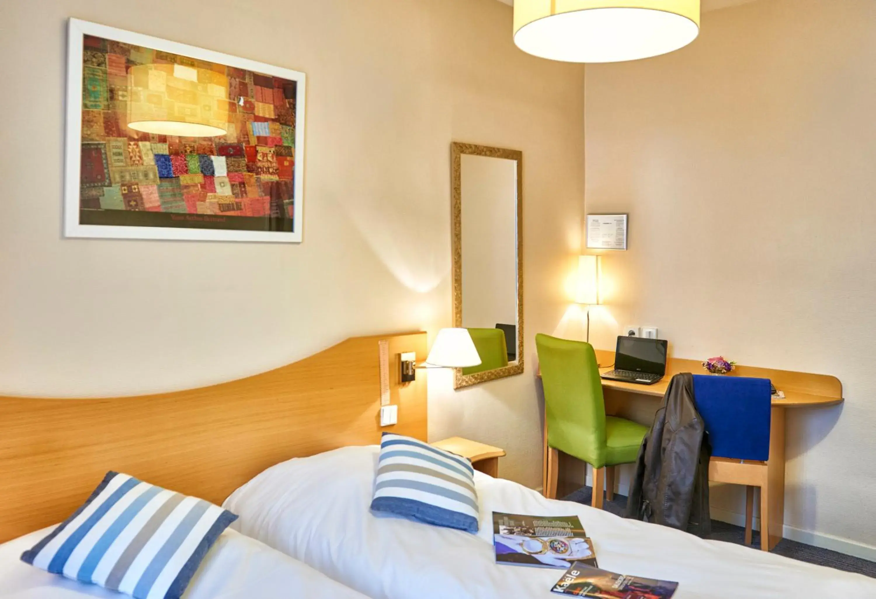 Twin Room in Hôtel du Nord Twin Room in Hôtel du Nord