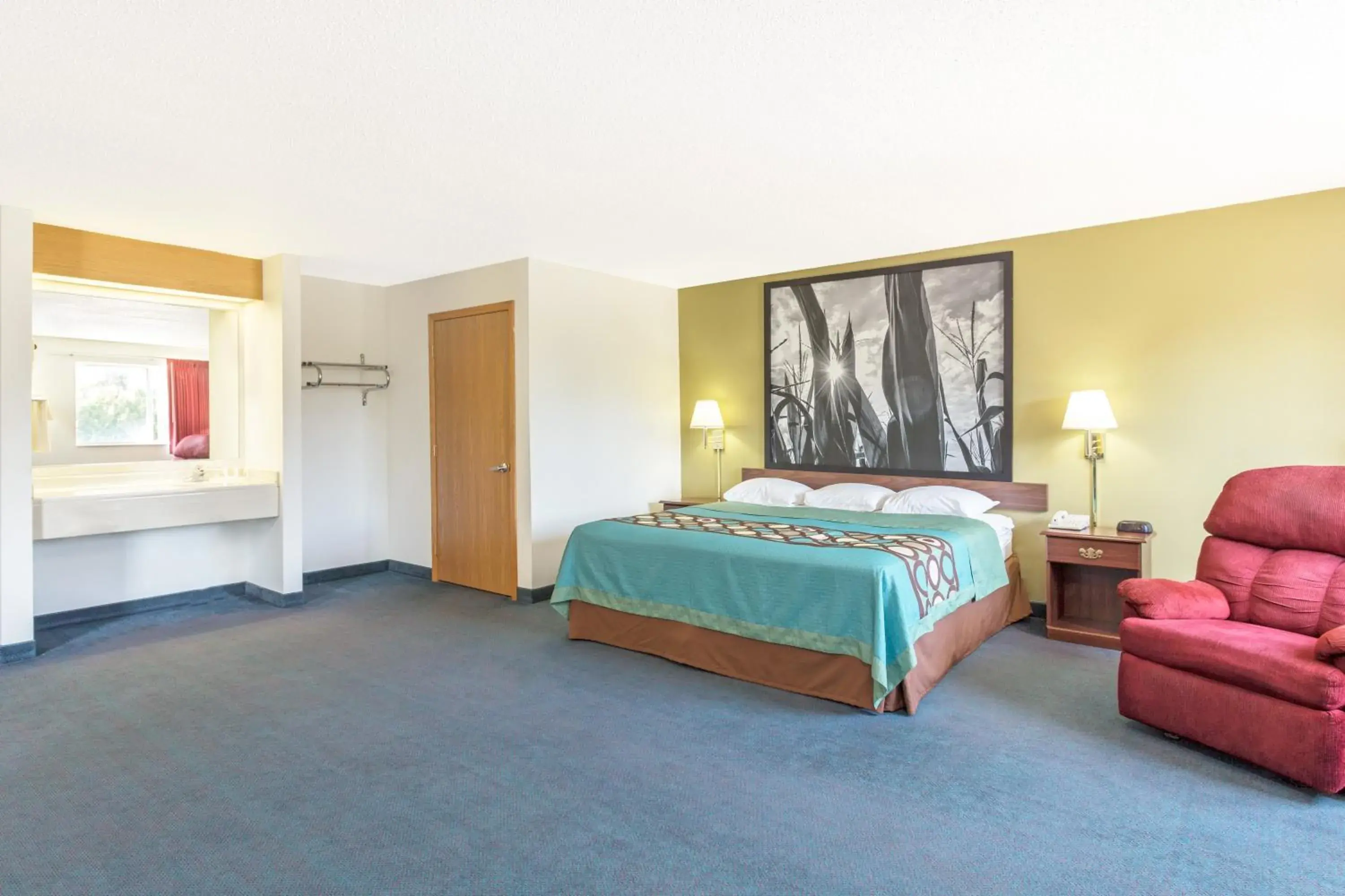 1 King Bed and 1 Double Bed, 1 Bedroom Suite, Non-Smoking in Super 8 by Wyndham Cresco IA 1 King Bed and 1 Double Bed, 1 Bedroom Suite, Non-Smoking in Super 8 by Wyndham Cresco IA