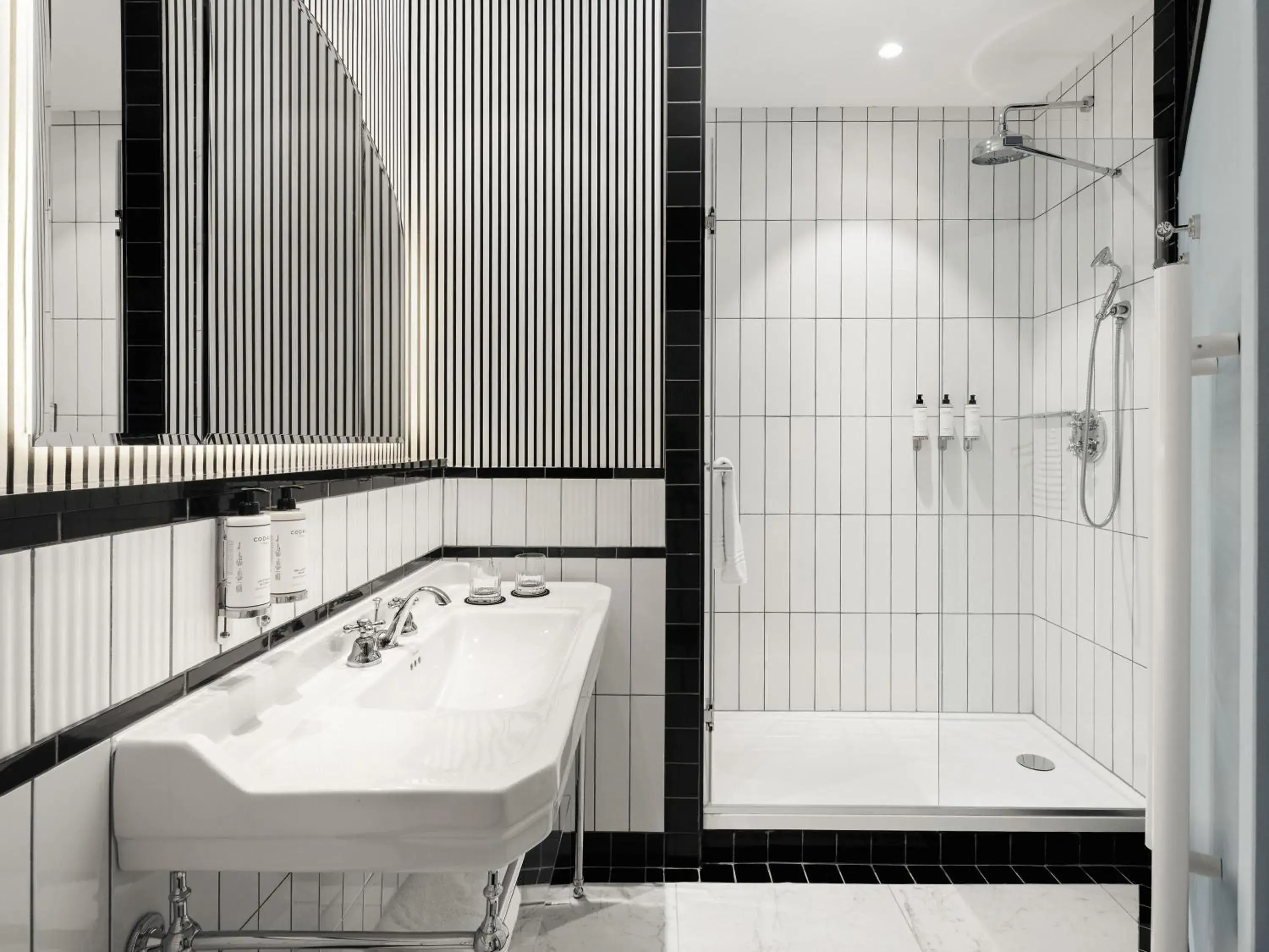 Deluxe Double Room with Sofa Bed and Balcony - Sea View in The 1932 Hotel & Spa Cap d'Antibes - MGallery Collection Deluxe Double Room with Sofa Bed and Balcony - Sea View in The 1932 Hotel & Spa Cap d'Antibes - MGallery Collection