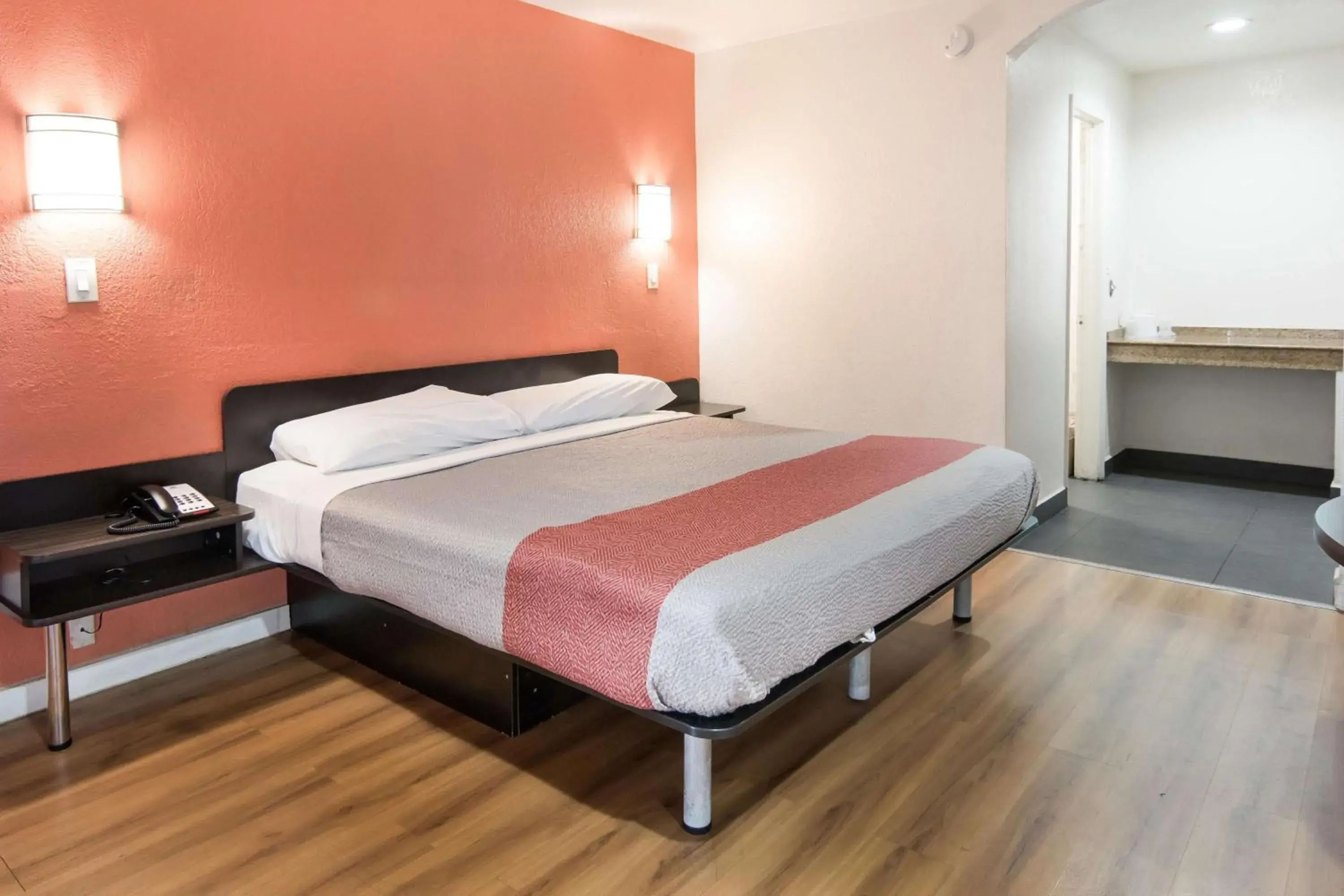 Deluxe King Room - Non-Smoking in Motel 6-Fort Worth, TX - Seminary Deluxe King Room - Non-Smoking in Motel 6-Fort Worth, TX - Seminary