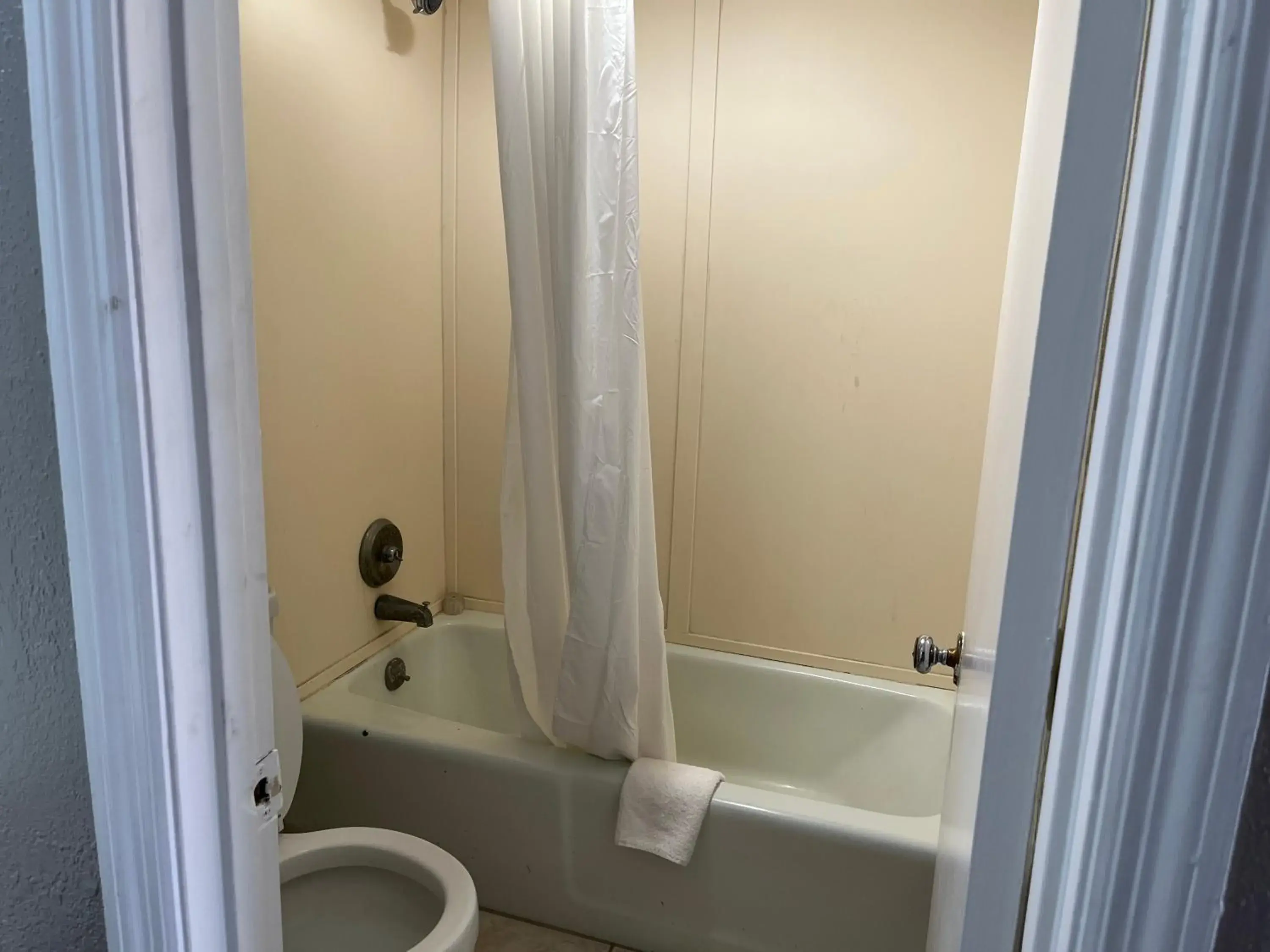 King Room - Disability Access - Non-Smoking in Motel 6 Cordele, GA King Room - Disability Access - Non-Smoking in Motel 6 Cordele, GA