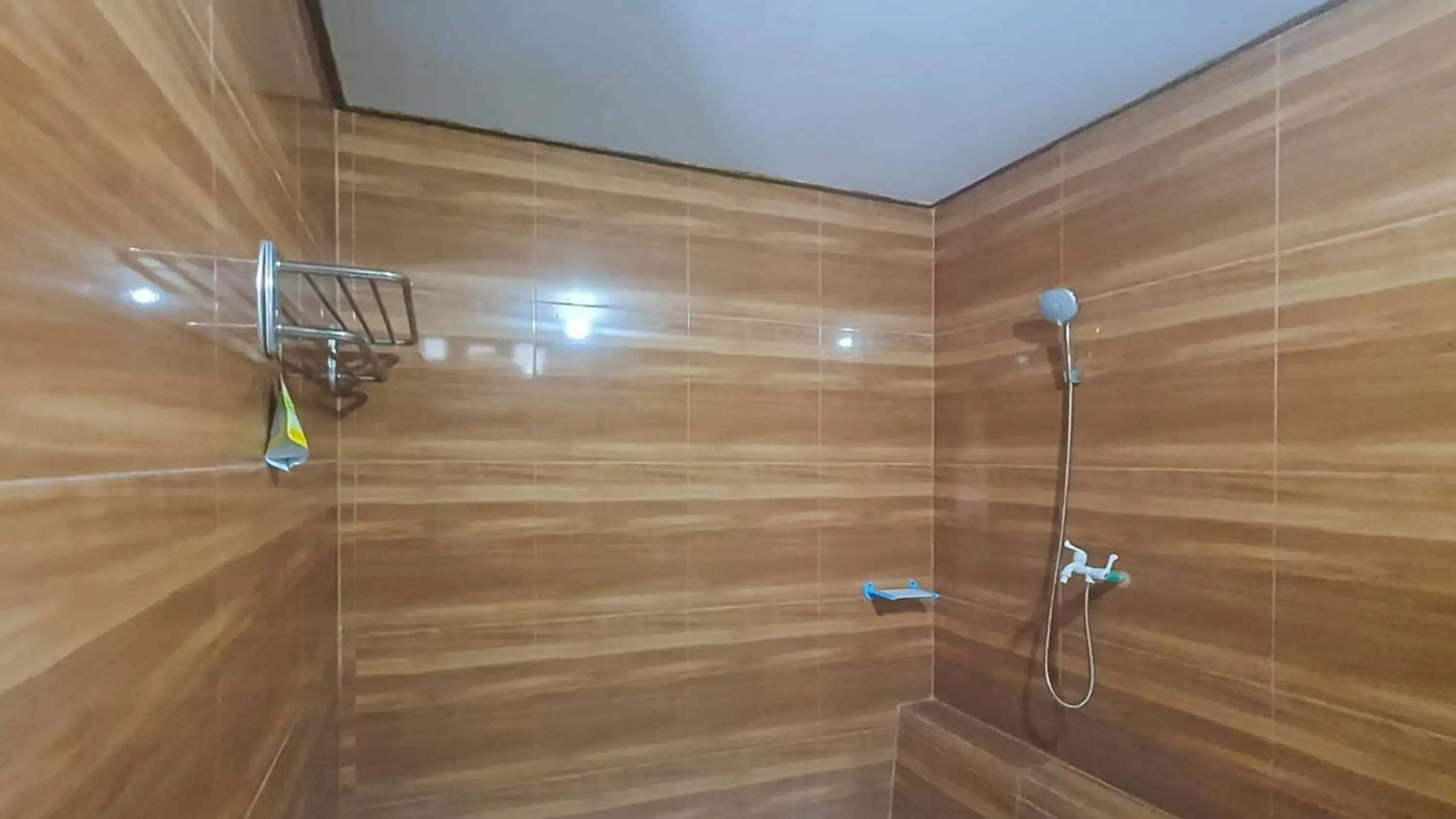 Deluxe Double Room in RedDoorz Syariah at Banyu Asem Banyuwangi Deluxe Double Room in RedDoorz Syariah at Banyu Asem Banyuwangi