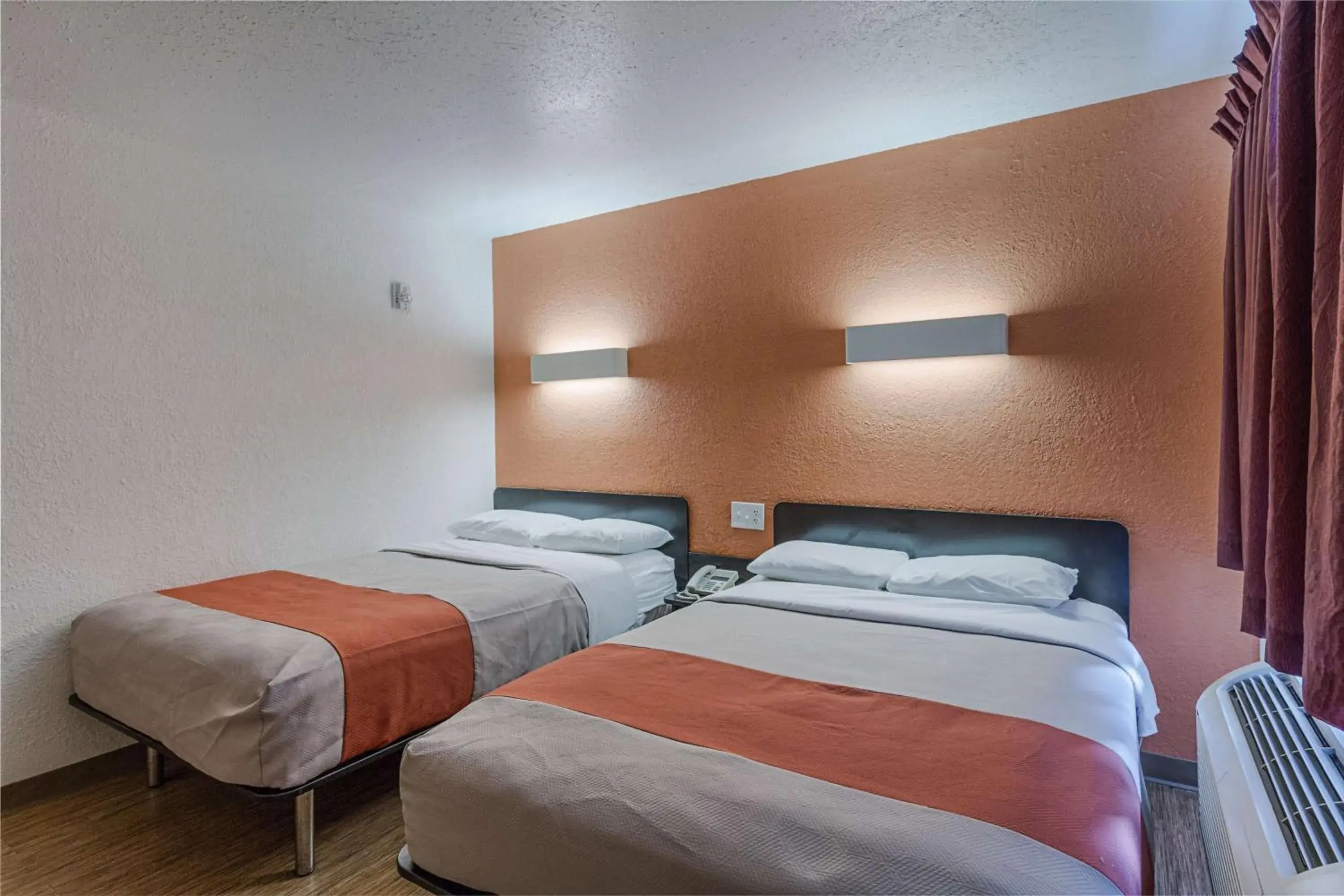 Quadruple Room - single occupancy - Disability Access - Non-Smoking in Motel 6-Oshkosh, WI Quadruple Room - single occupancy - Disability Access - Non-Smoking in Motel 6-Oshkosh, WI