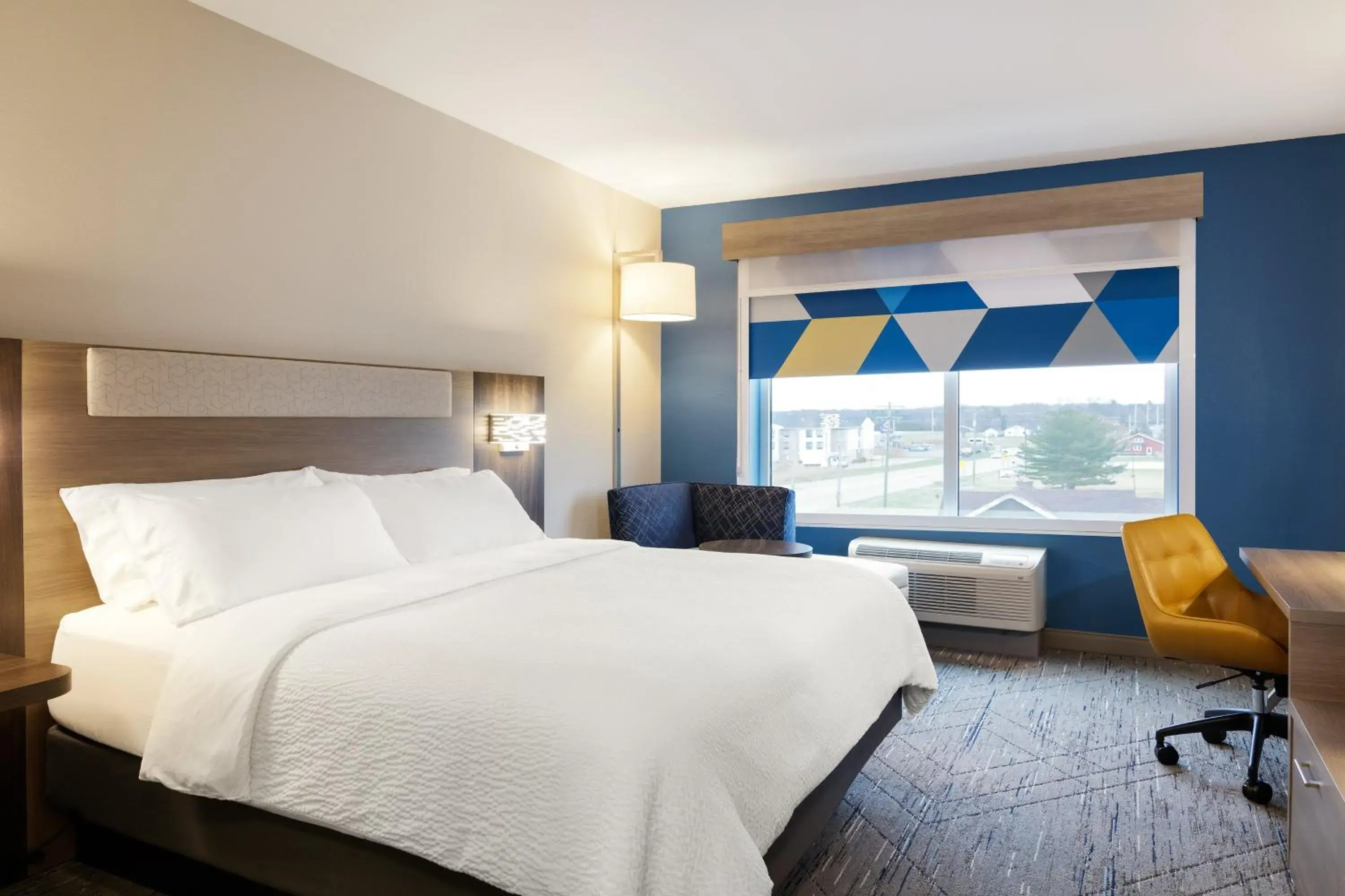 Standard King Room with River View in Holiday Inn Express Sault Ste Marie, an IHG Hotel Standard King Room with River View in Holiday Inn Express Sault Ste Marie, an IHG Hotel