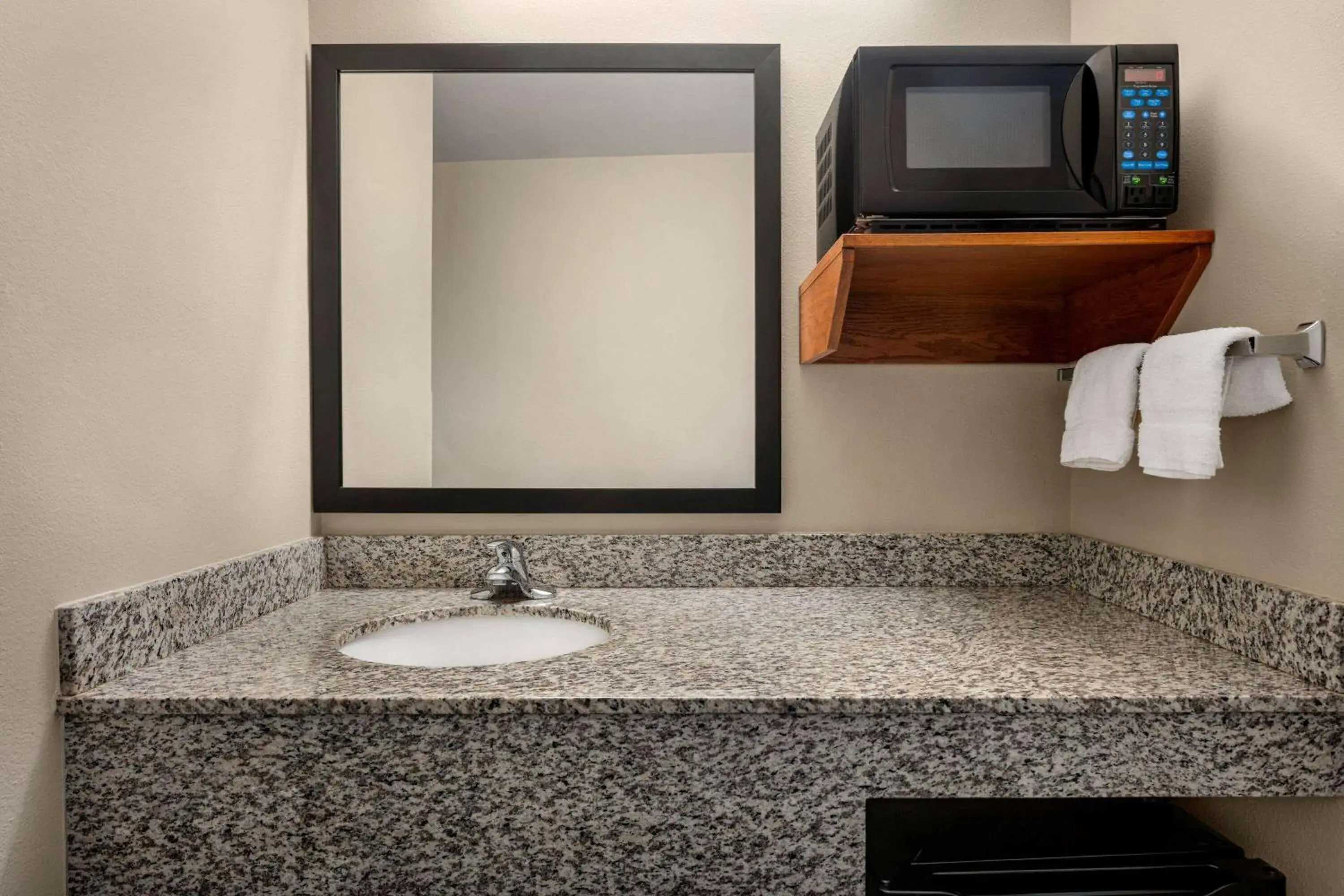 King Room - Non-Smoking in Baymont by Wyndham Fremont King Room - Non-Smoking in Baymont by Wyndham Fremont