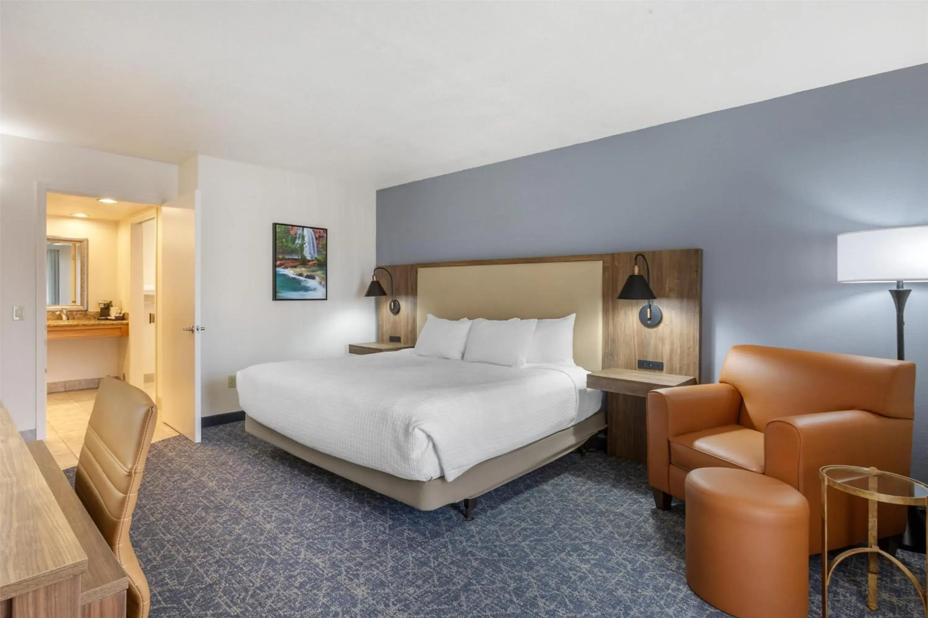 King Room with Roll-in-Shower - Disability Access/Non-Smoking in Best Western Plus A Wayfarer's Inn & Suites King Room with Roll-in-Shower - Disability Access/Non-Smoking in Best Western Plus A Wayfarer's Inn & Suites