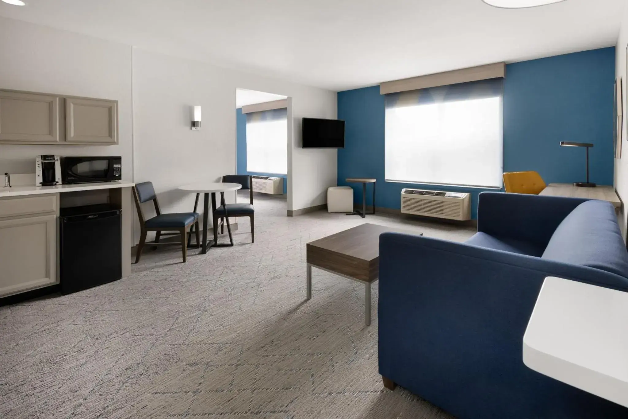 King Suite - Non-Smoking in Holiday Inn Express & Suites Wyomissing by IHG King Suite - Non-Smoking in Holiday Inn Express & Suites Wyomissing by IHG