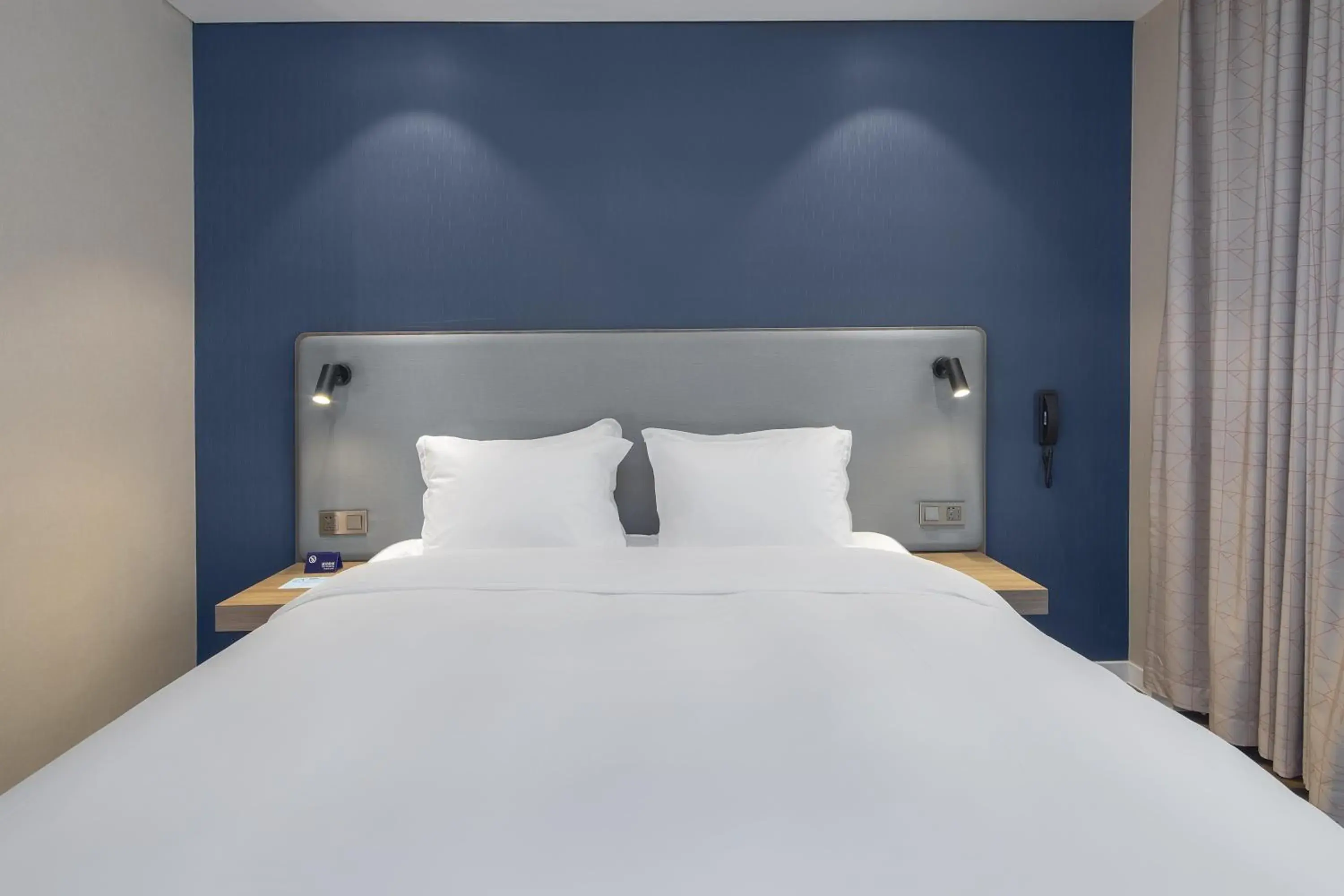 Standard King Room in Holiday Inn Express Shanghai Chongming by IHG Standard King Room in Holiday Inn Express Shanghai Chongming by IHG