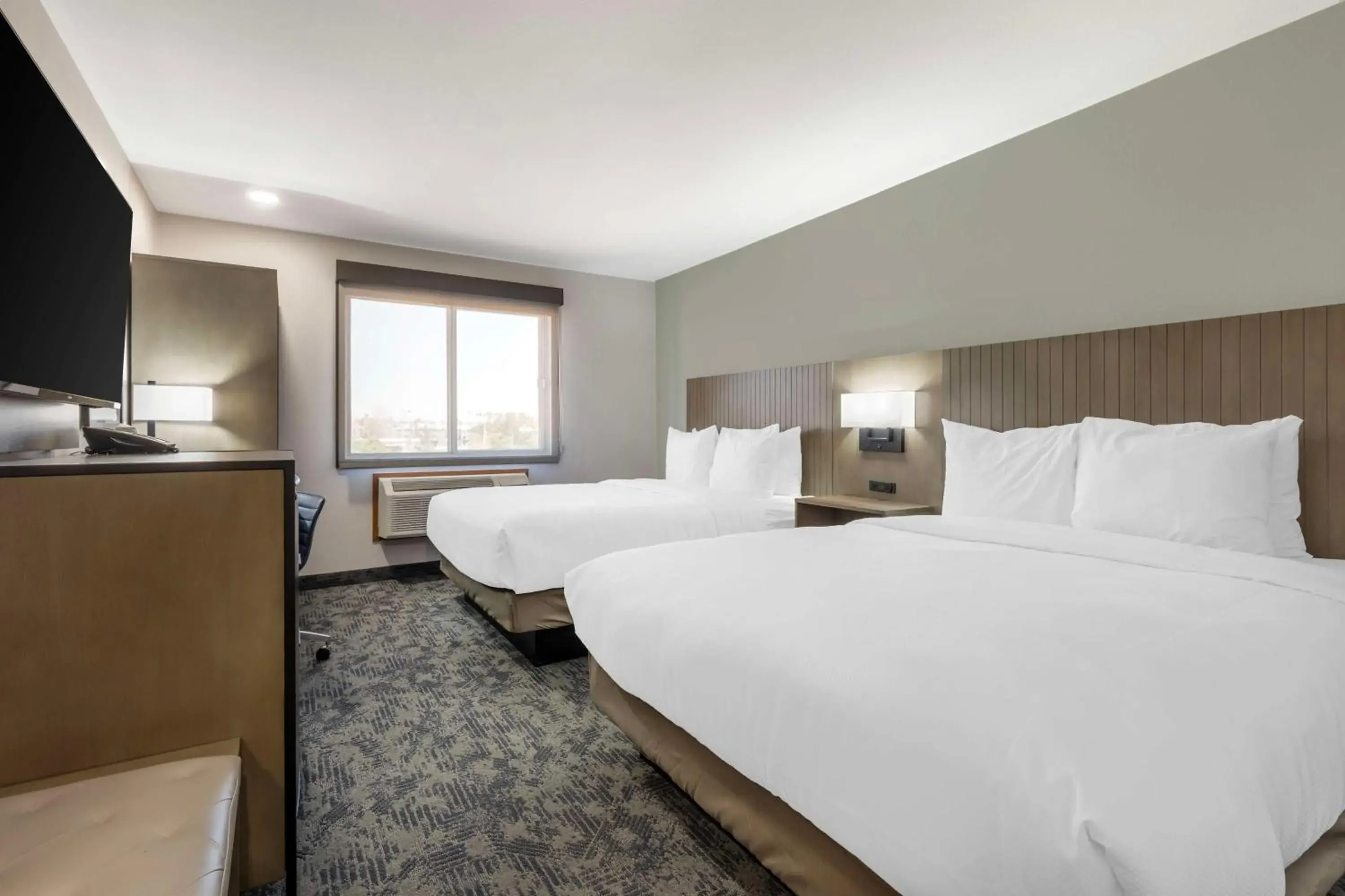 Queen Room with Two Queen Beds in Best Western North Side Inn Queen Room with Two Queen Beds in Best Western North Side Inn