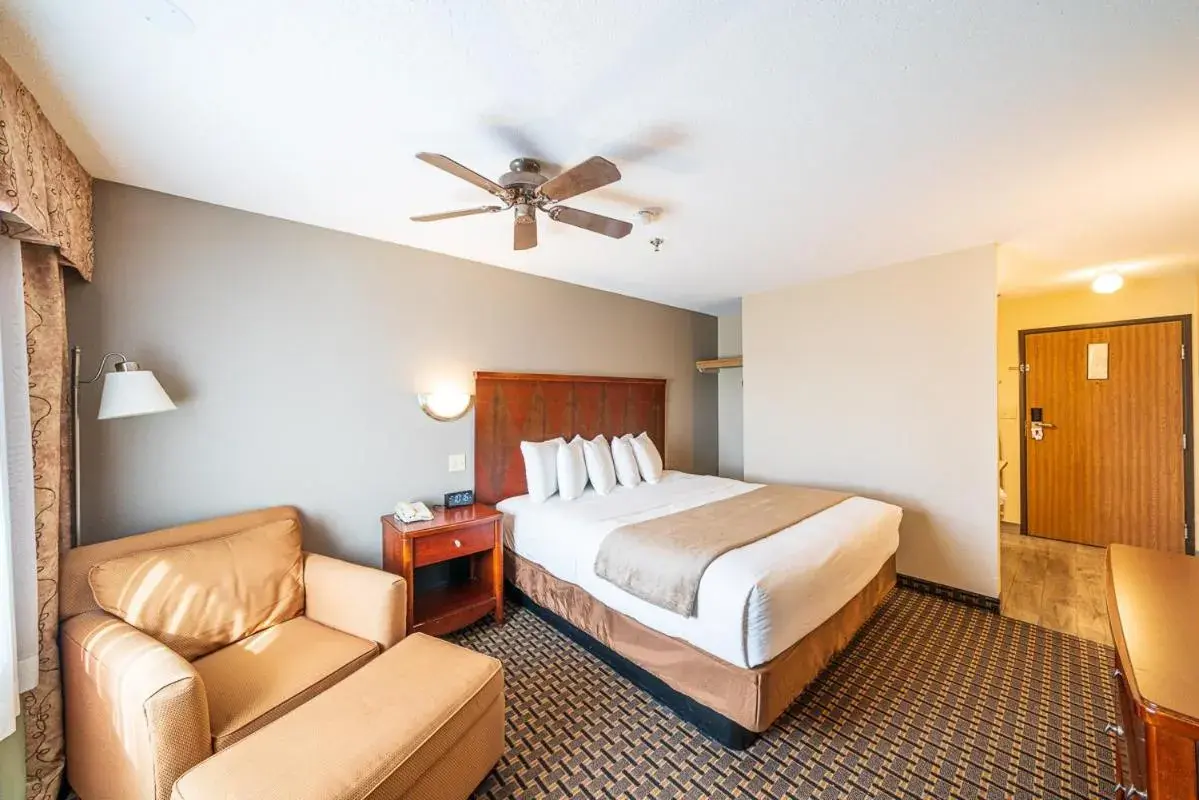 King Room in Alpine Inn & Suites Gunnison King Room in Alpine Inn & Suites Gunnison