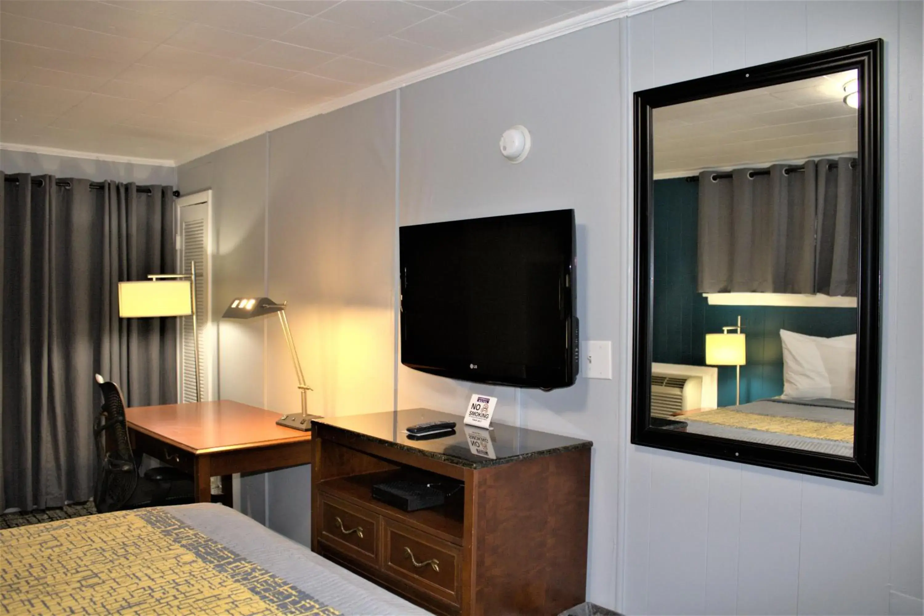 King Room in Campbell's Motel Scottsburg King Room in Campbell's Motel Scottsburg