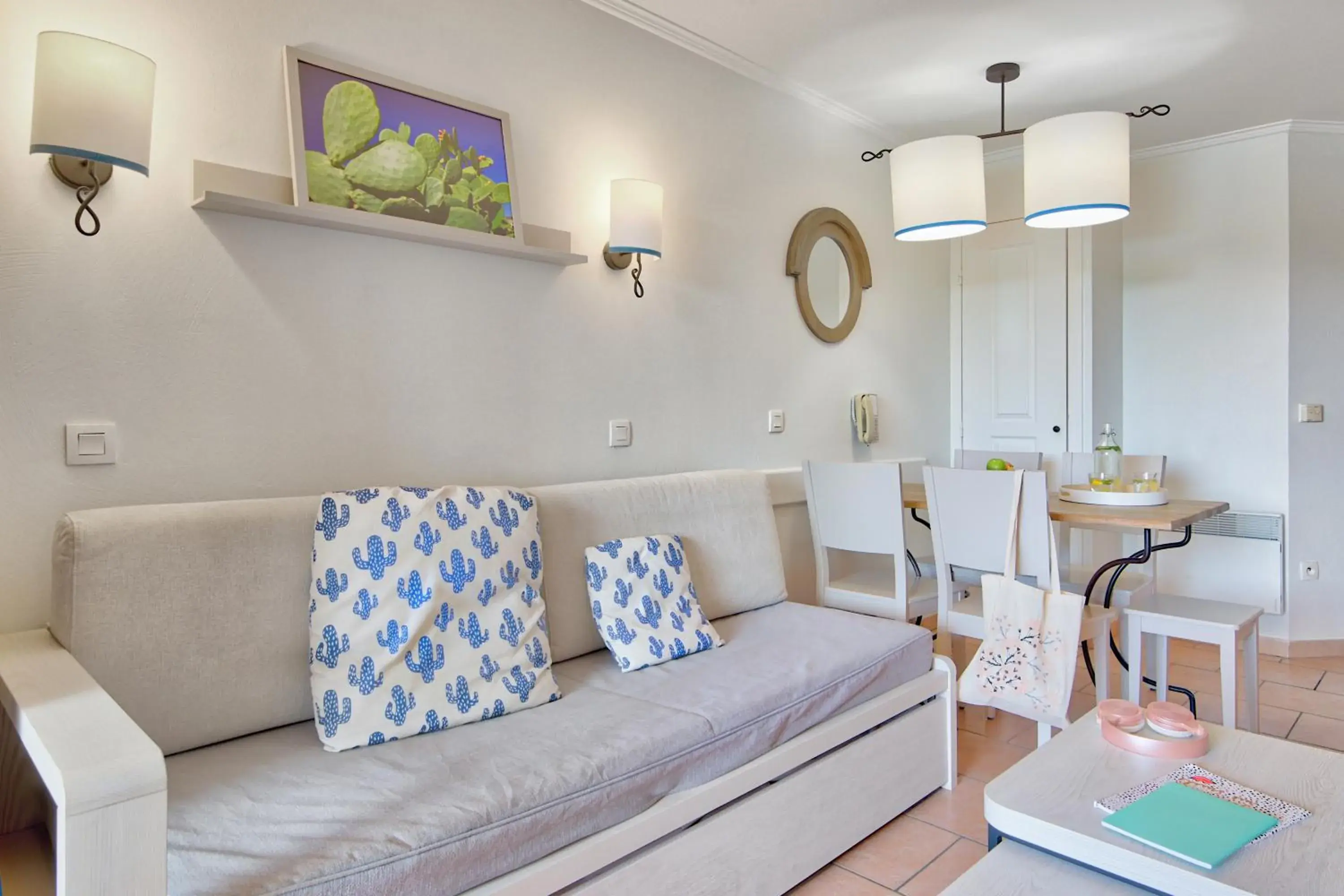 Studio with Sleeping Alcove and Terrace or Balcony (4 People) in Résidence Pierre & Vacances Premium Les Calanques des Issambres Studio with Sleeping Alcove and Terrace or Balcony (4 People) in Résidence Pierre & Vacances Premium Les Calanques des Issambres