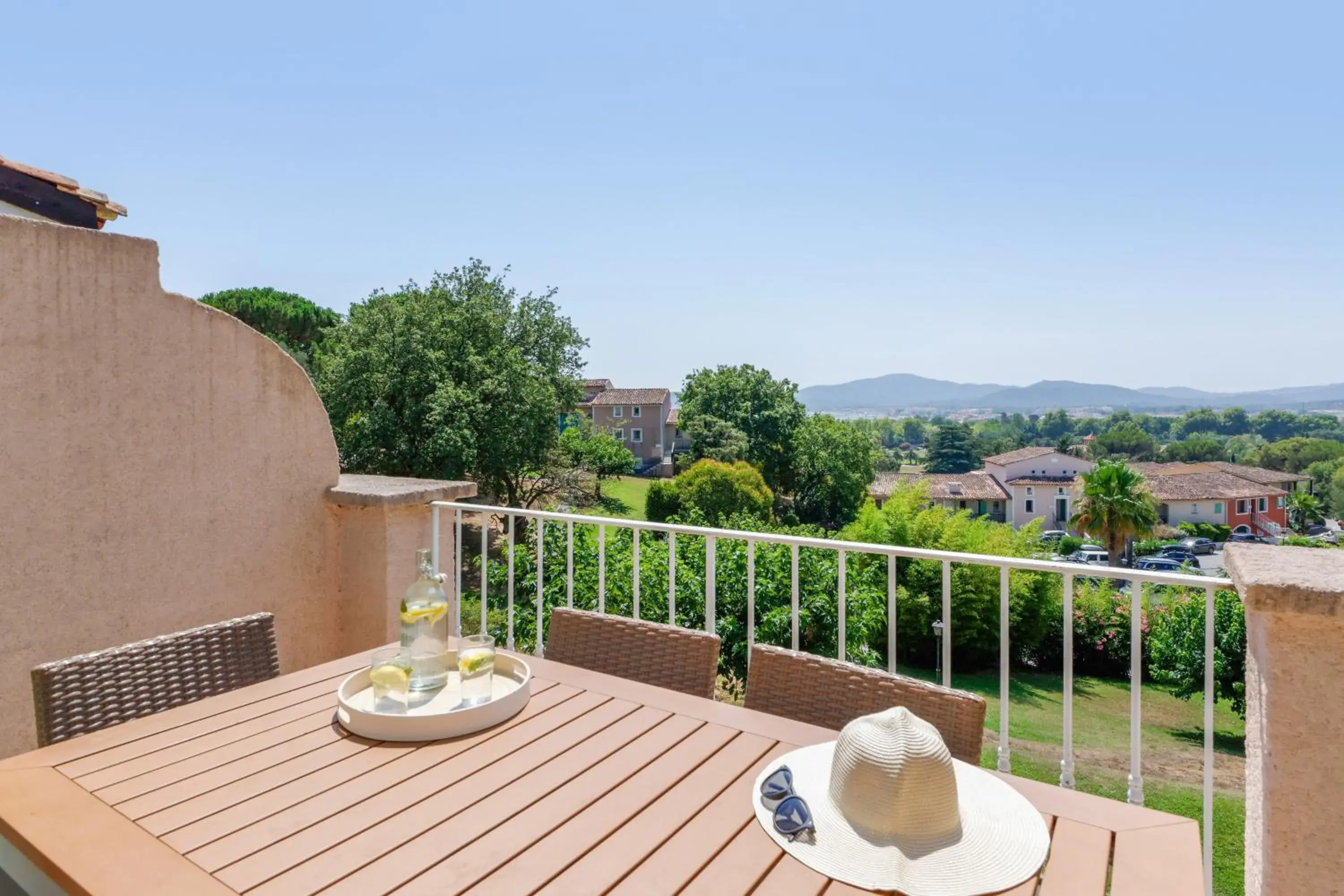 One-Bedroom Apartment with Sleeping Alcove and Terrace or Balcony (6 People) - Sea View in Résidence Pierre & Vacances Les Parcs de Grimaud One-Bedroom Apartment with Sleeping Alcove and Terrace or Balcony (6 People) - Sea View in Résidence Pierre & Vacances Les Parcs de Grimaud