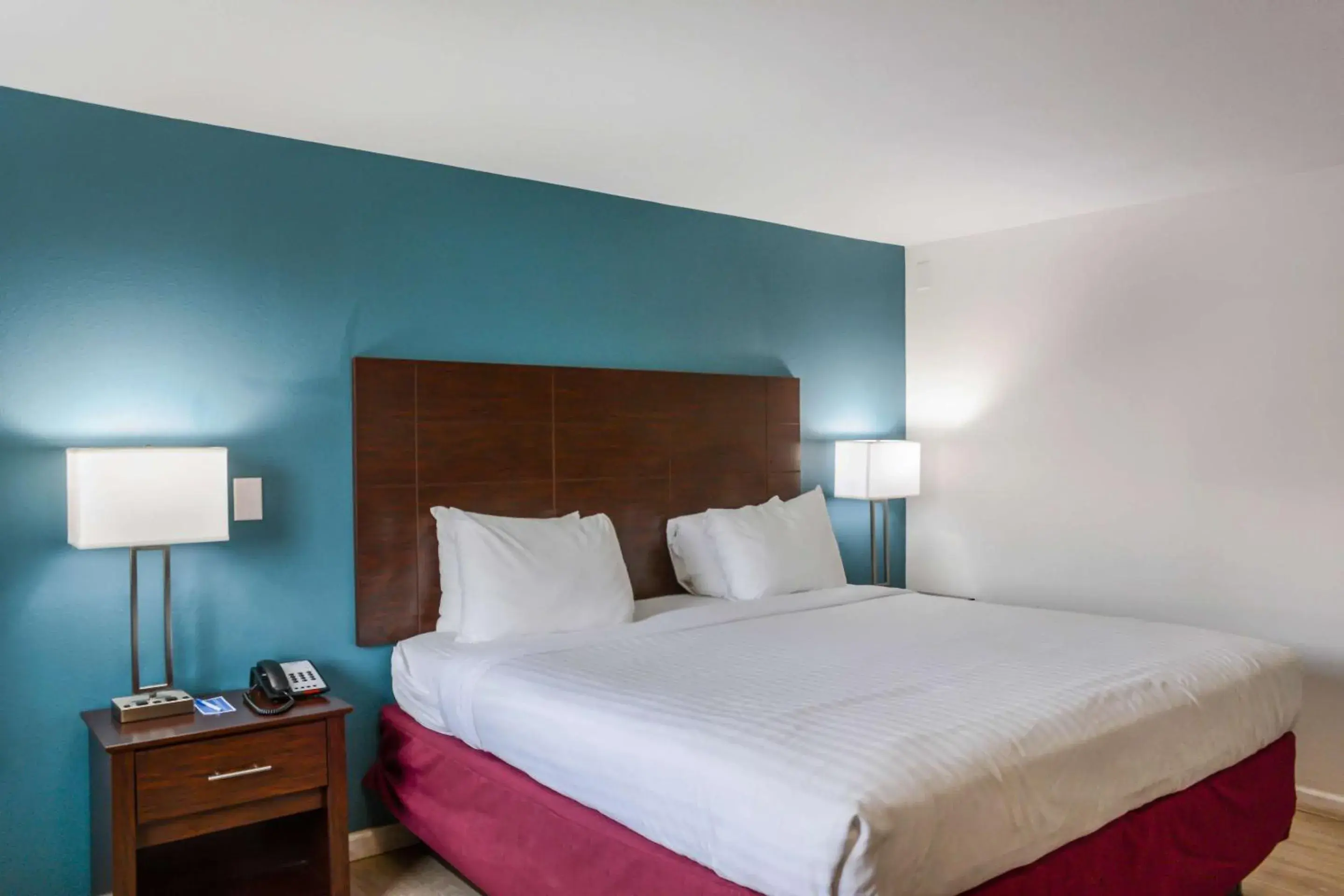 King Room with Shower - Non-Smoking in Rodeway Inn Milford King Room with Shower - Non-Smoking in Rodeway Inn Milford