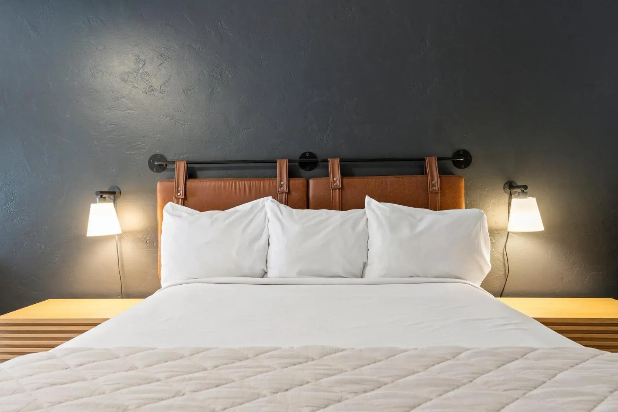 Queen Room - Non-Smoking in Adventure Inn Durango Queen Room - Non-Smoking in Adventure Inn Durango