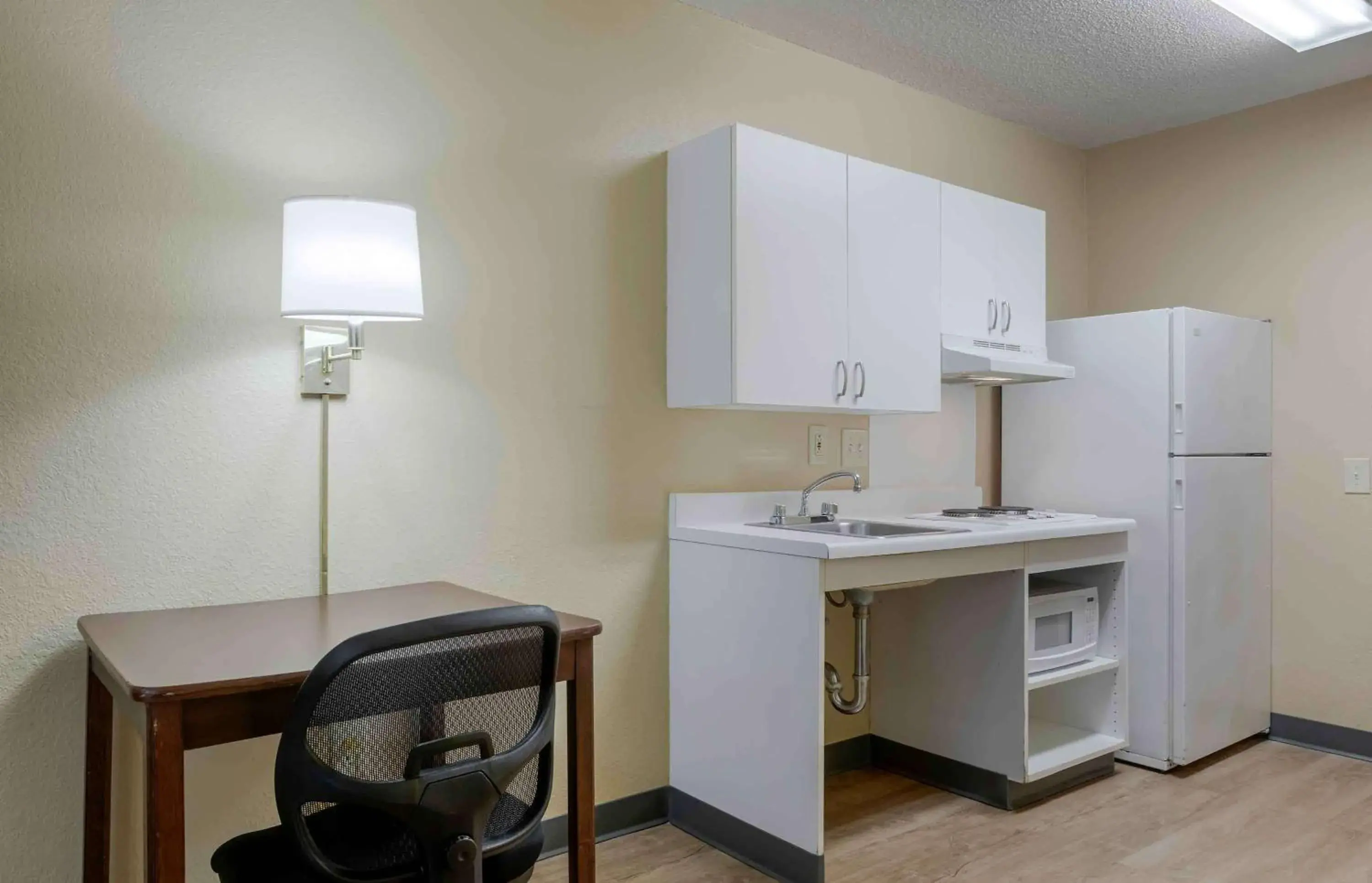 Queen studio with 1 Queen Bed - Disability Access/Non-Smoking in Extended Stay America Suites - Columbus - Dublin Queen studio with 1 Queen Bed - Disability Access/Non-Smoking in Extended Stay America Suites - Columbus - Dublin