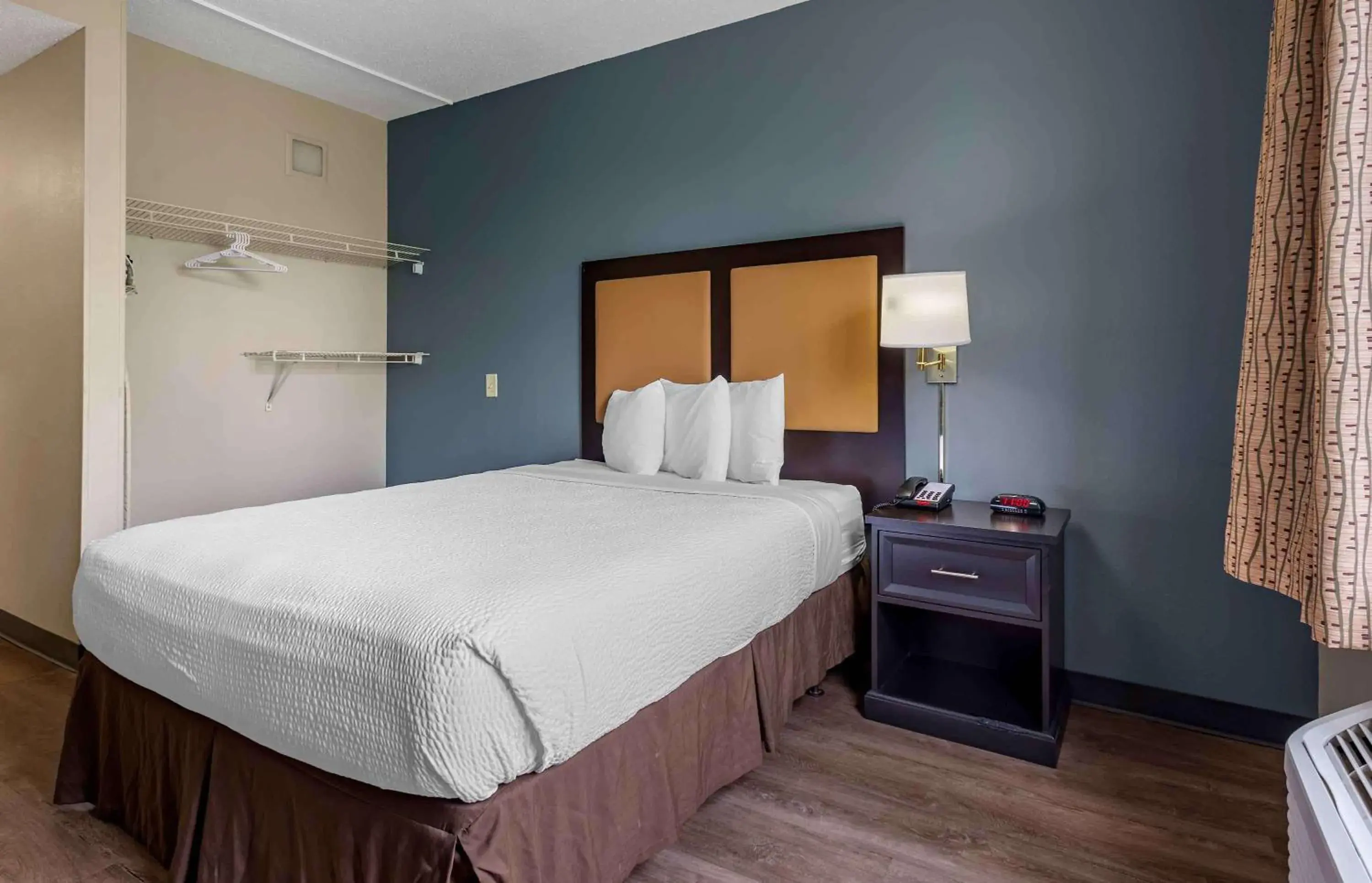 Queen studio with 1 Queen Bed - Disability Access/Non-Smoking in Extended Stay America Suites - Fishkill - Westage Center Queen studio with 1 Queen Bed - Disability Access/Non-Smoking in Extended Stay America Suites - Fishkill - Westage Center