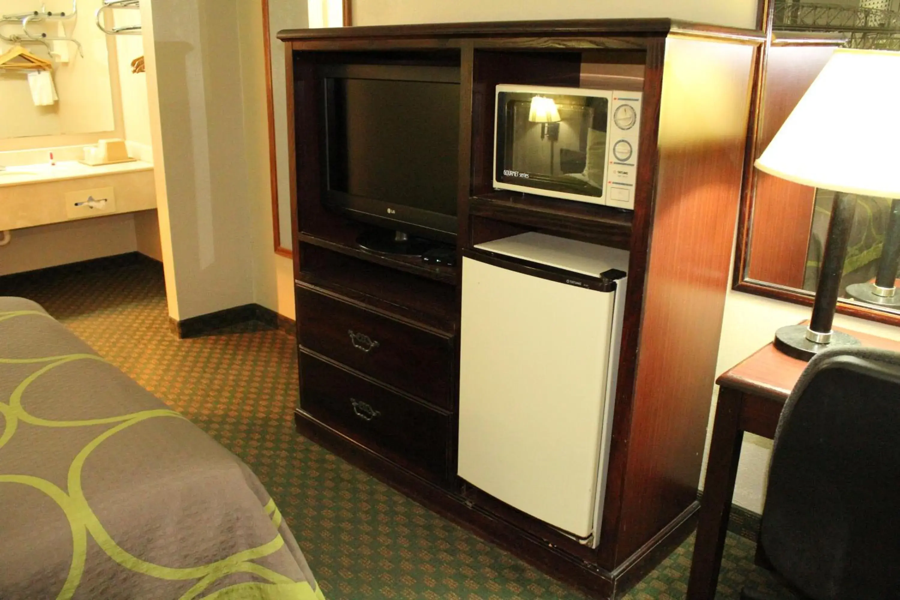 Deluxe King Suite - Non-Smoking in Super 8 by Wyndham Bossier City/Shreveport Area Deluxe King Suite - Non-Smoking in Super 8 by Wyndham Bossier City/Shreveport Area