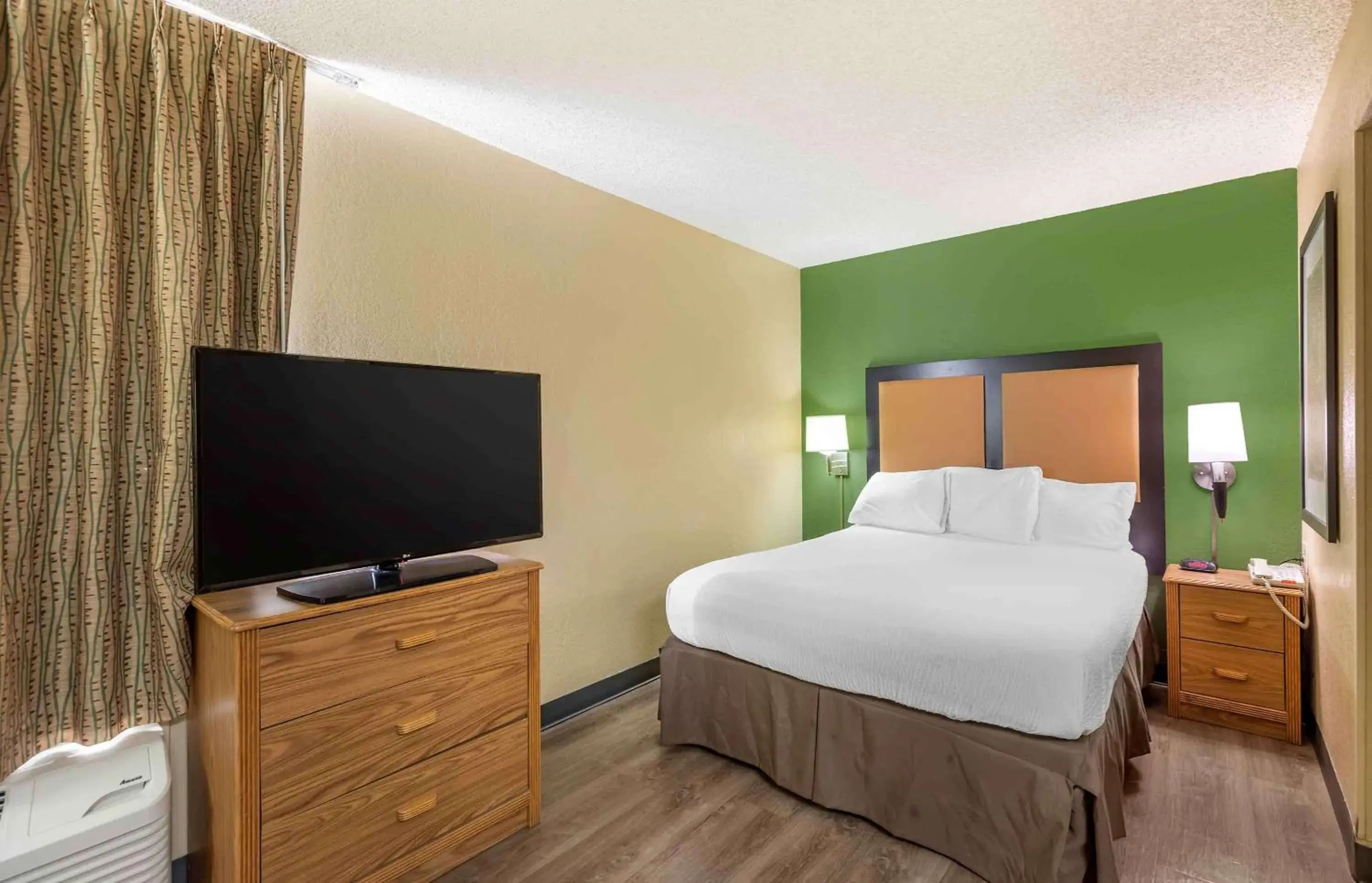 Deluxe Studio with 1 Queen Bed - Non-Smoking in Extended Stay America Suites - Fishkill - Route 9 Deluxe Studio with 1 Queen Bed - Non-Smoking in Extended Stay America Suites - Fishkill - Route 9